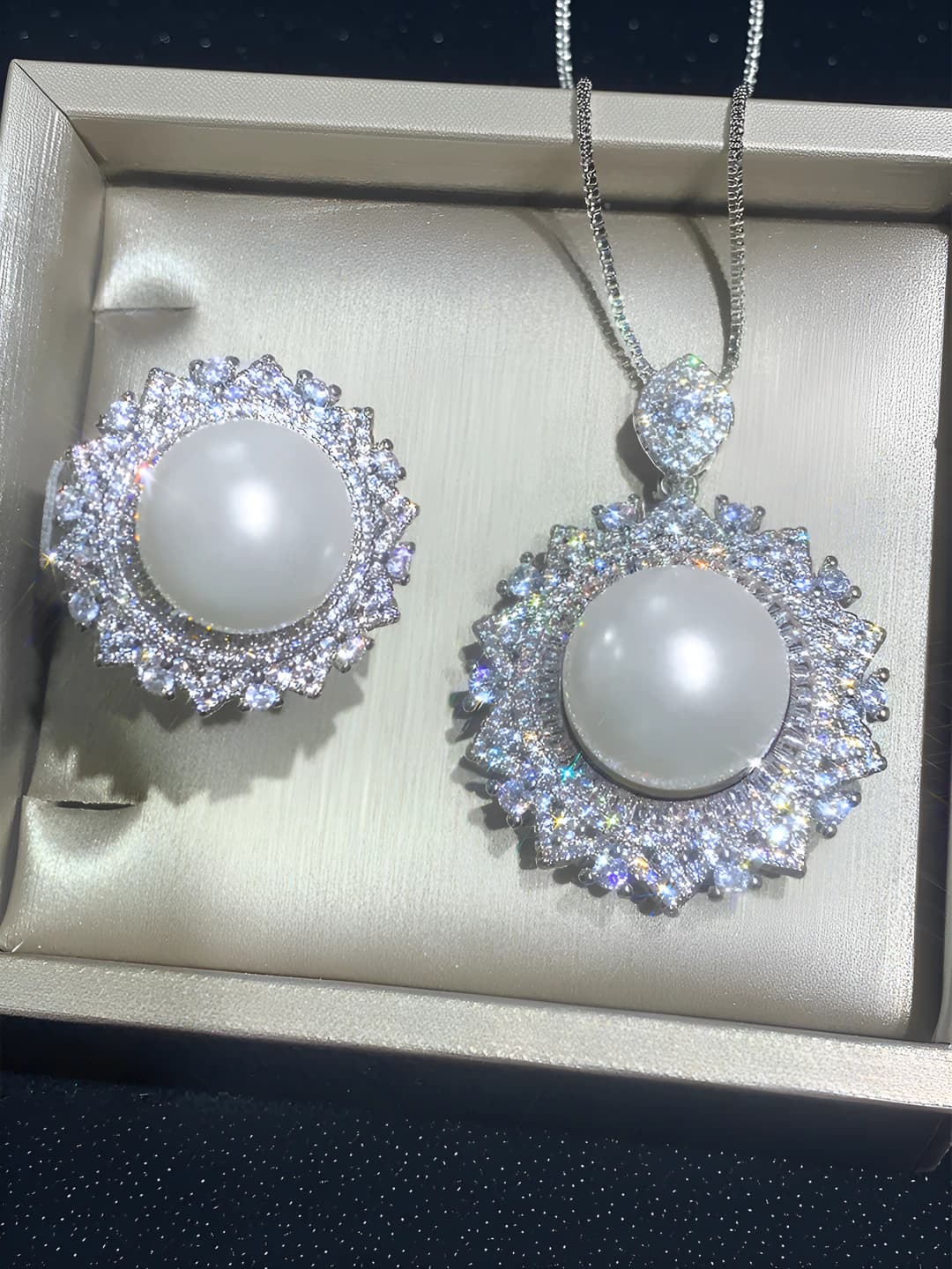 Women's Korean style metal set with hand-set diamonds and white pearls, circular shape, 16mm, 124mm