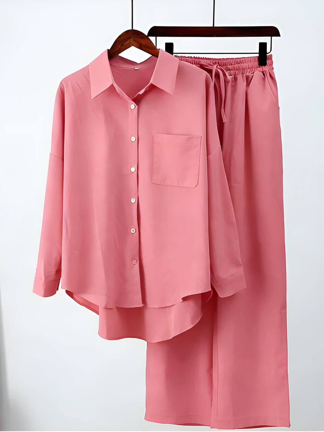 Ayollar uchun kuz-qish mavsumidagi bo'sh (oversize) uzun yengli ko'ylak-shirt va elastik keng shimdan iborat kundalik 2 to'plam