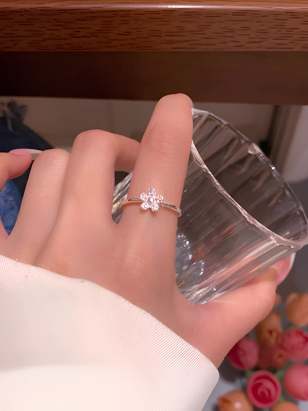 Women's flower ring with light luxury design, Korean style