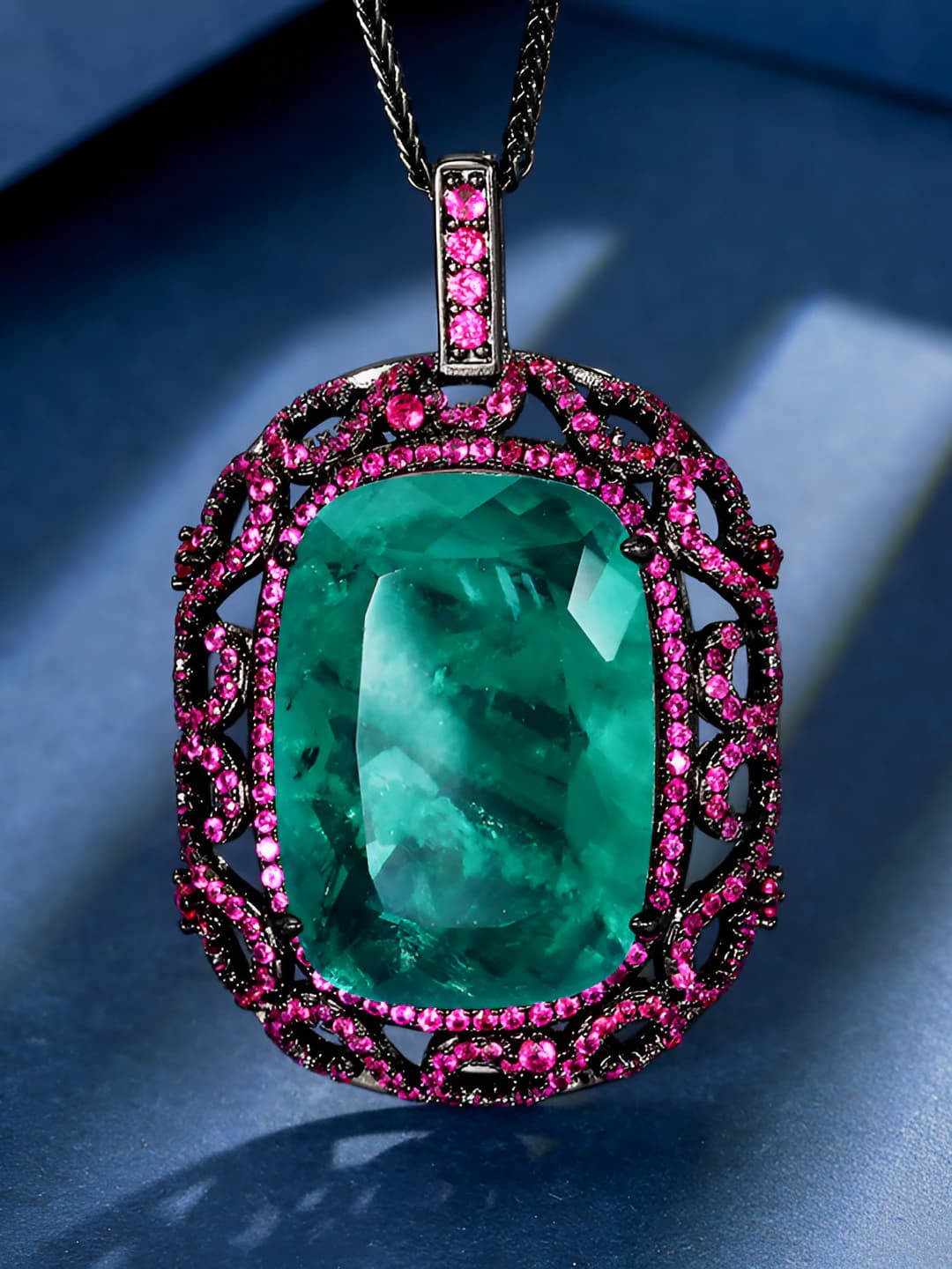 Black-gold emerald, chain
