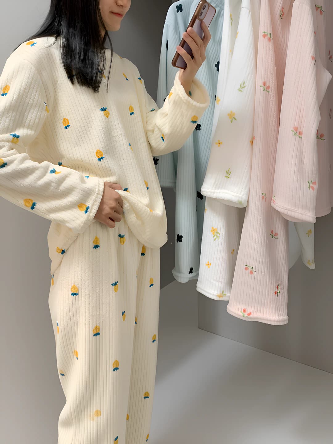 Women's winter coral fleece pajama set, fleece-lined, thickened, loose fit, crew neck, long sleeve, trousers, loungewear