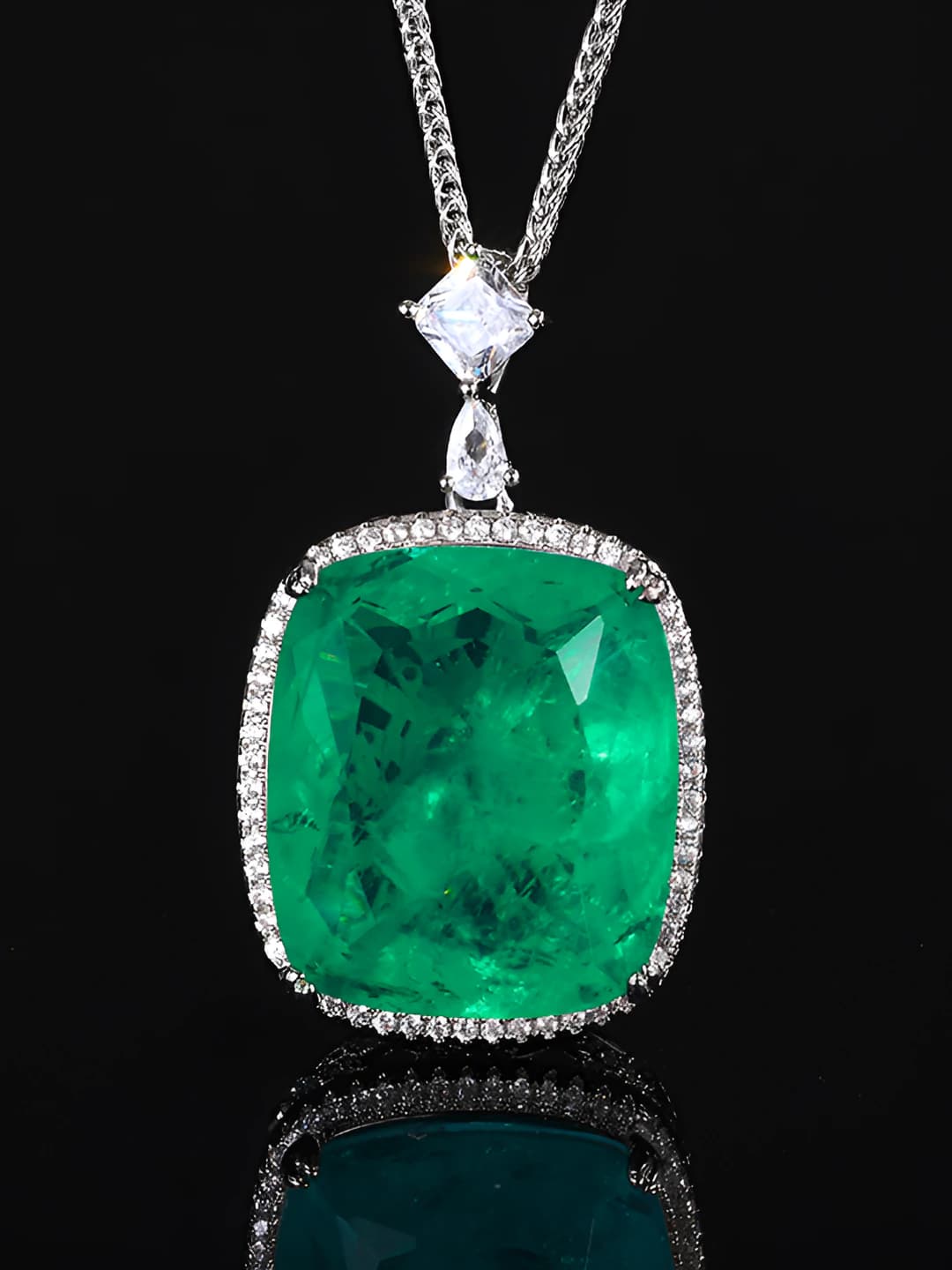 Emerald pendant with chain