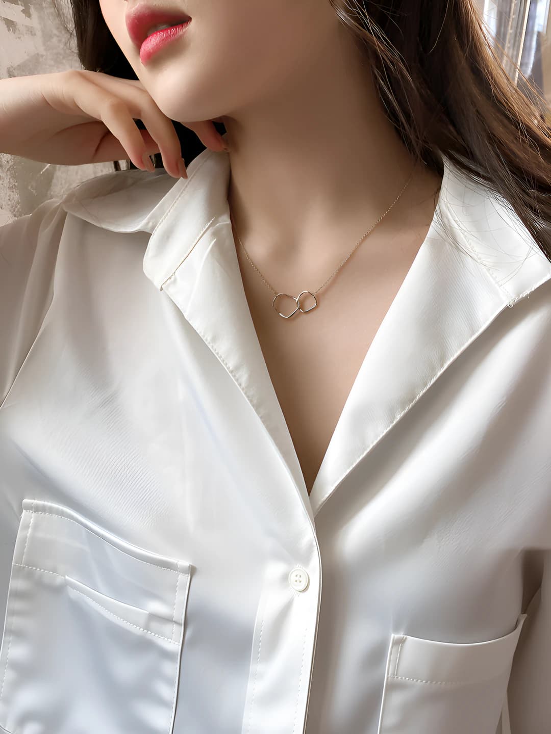 Women's short cold-style necklace with geometric shape and irregular design element