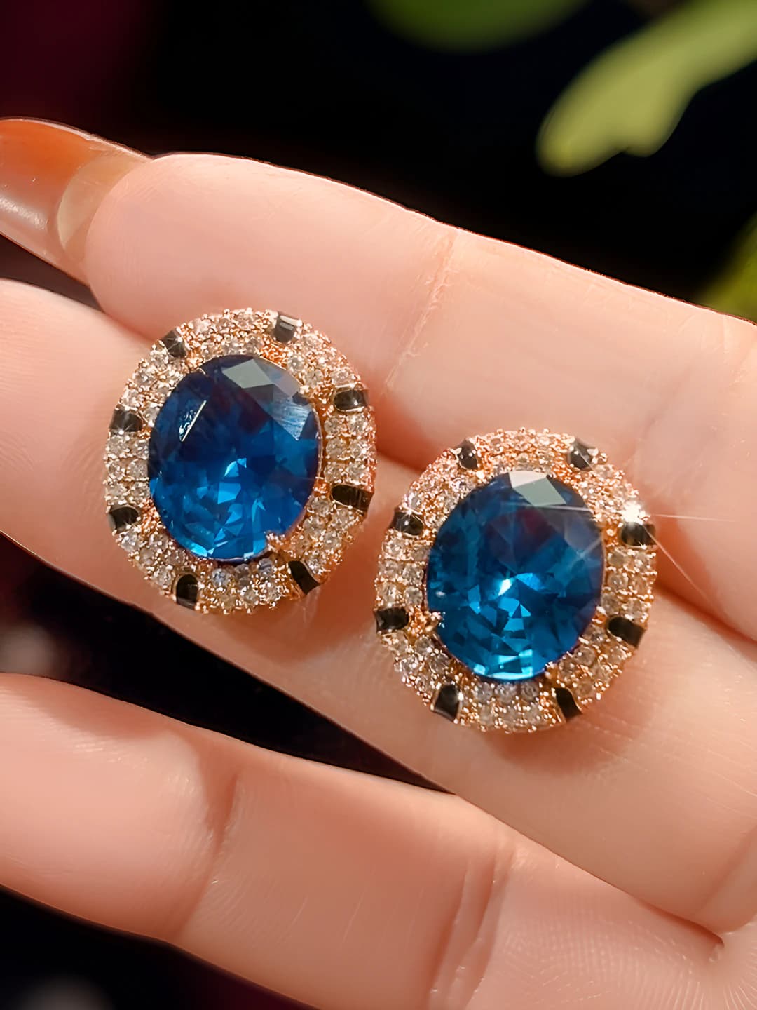 Blue spinel studs