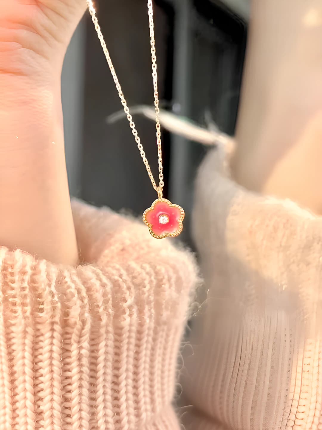 Women's short chain necklace with floral pendant, pink color, Japanese-Korean style, sweet and elegant design element