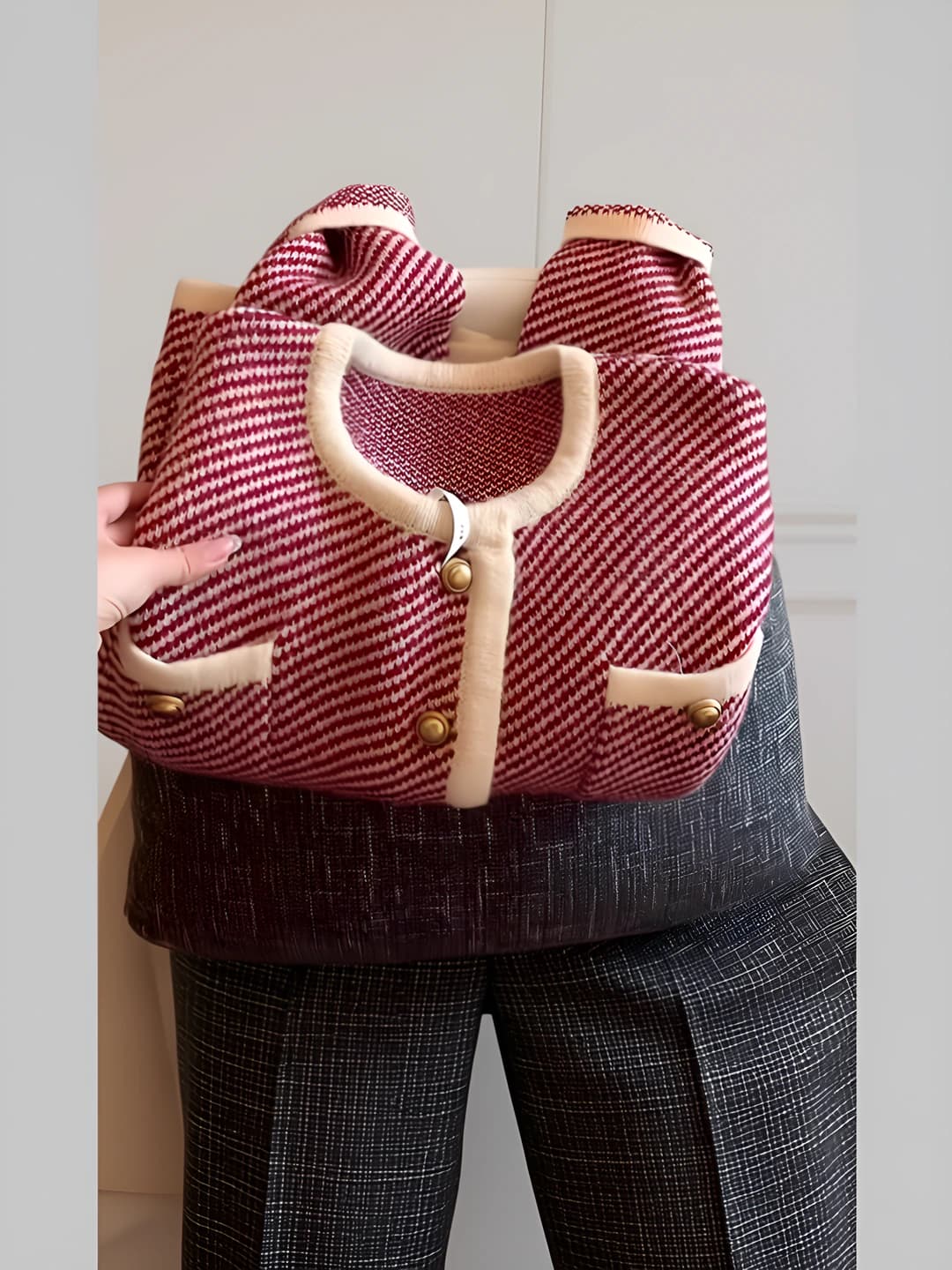 Women's red crew neck knit cardigan, thickened, loose fit, long sleeve, closure: closure