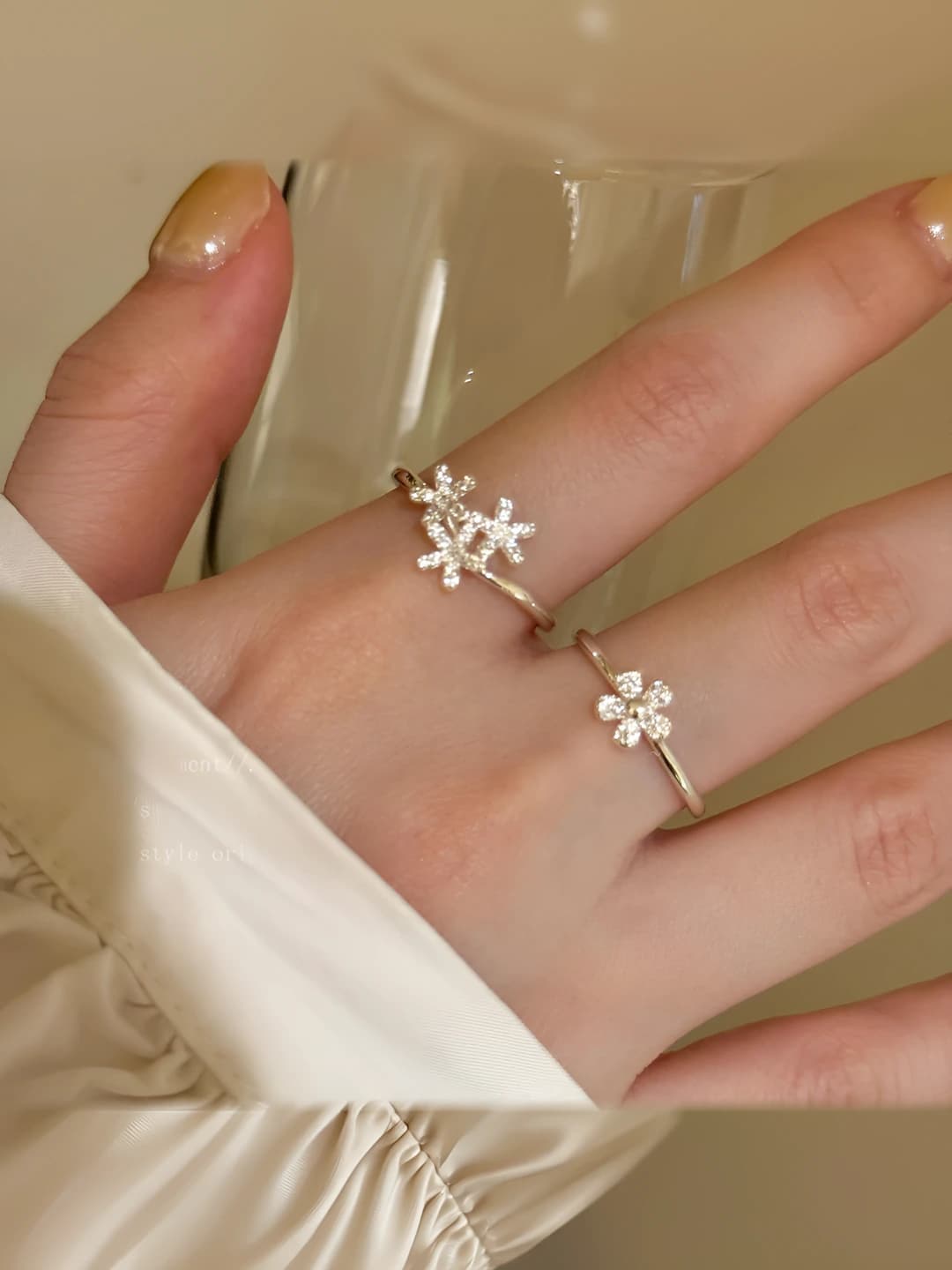 Open ring with zircon in flower shape for women, Korean style, silver color