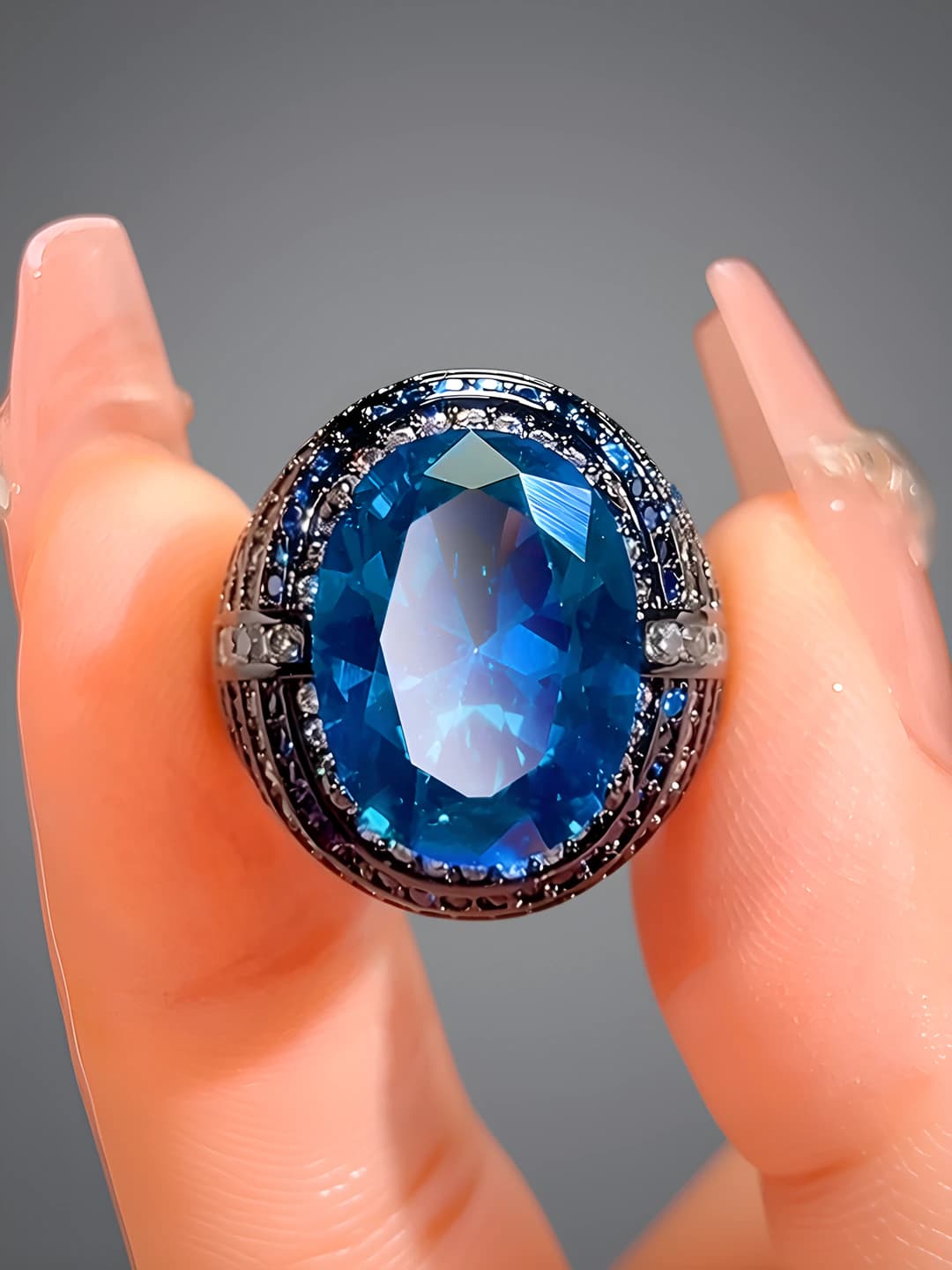 Qora-oltin-ko'k spinel halqa