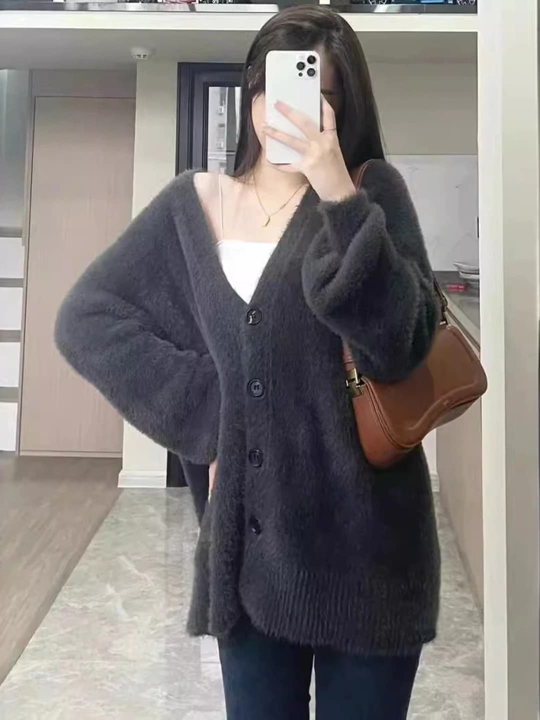Women's loose fit V-neck knit cardigan, autumn-winter 2026, Korean style, slimming, long sleeve, medium thickness, polyester and viscose