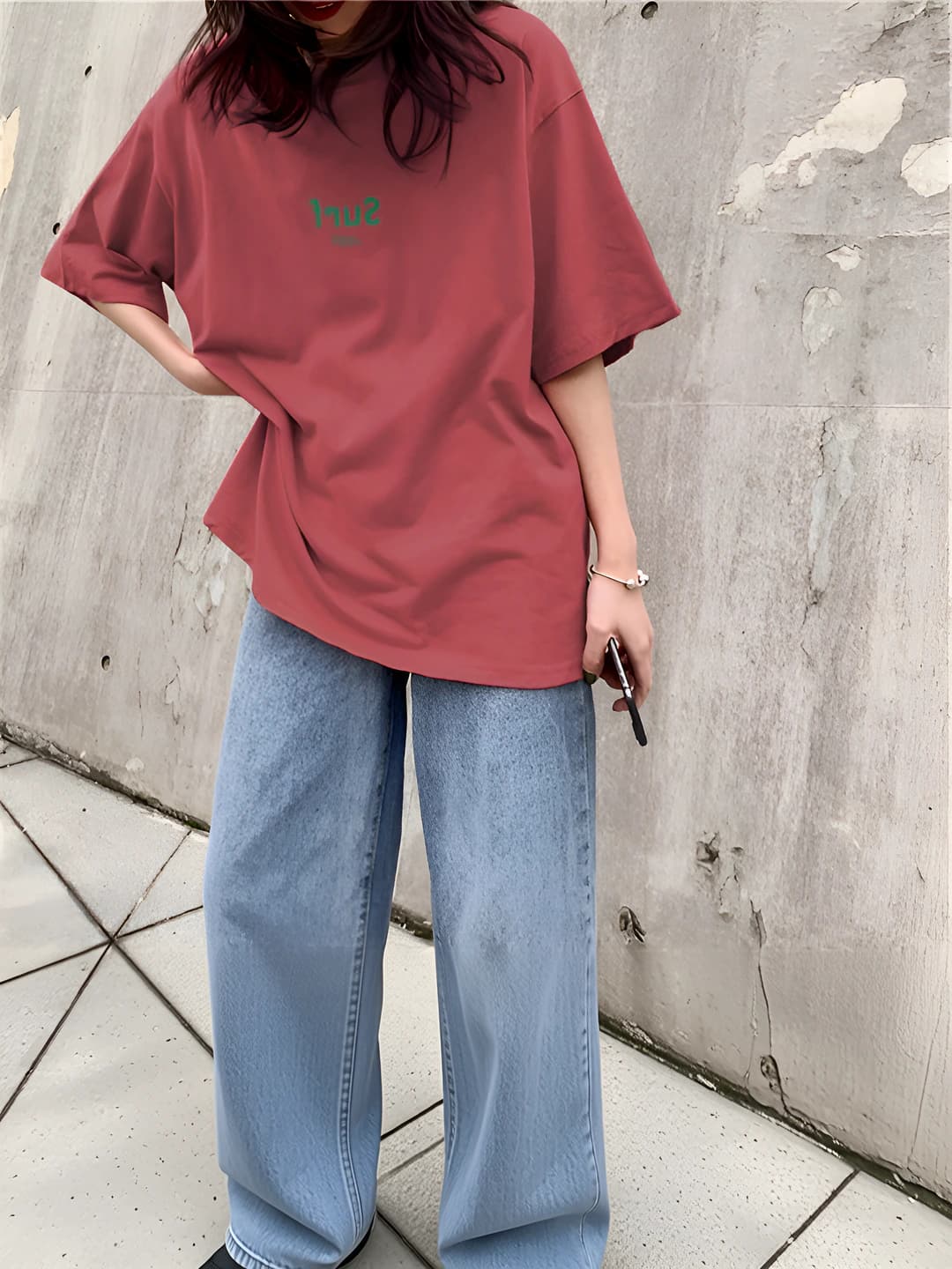 Ayollar uchun koreys uslubida yozgi bo'sh (oversize) dumaloq yoqa kalta yengli bosma naqshli futbolka