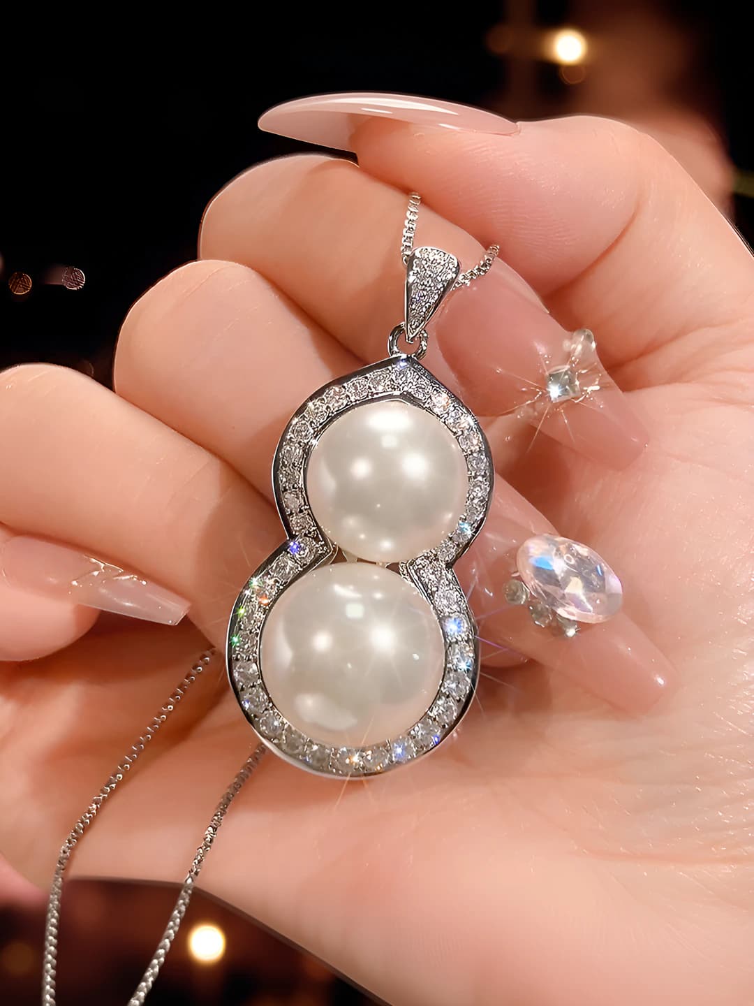 White gold white pearl pendant, with box