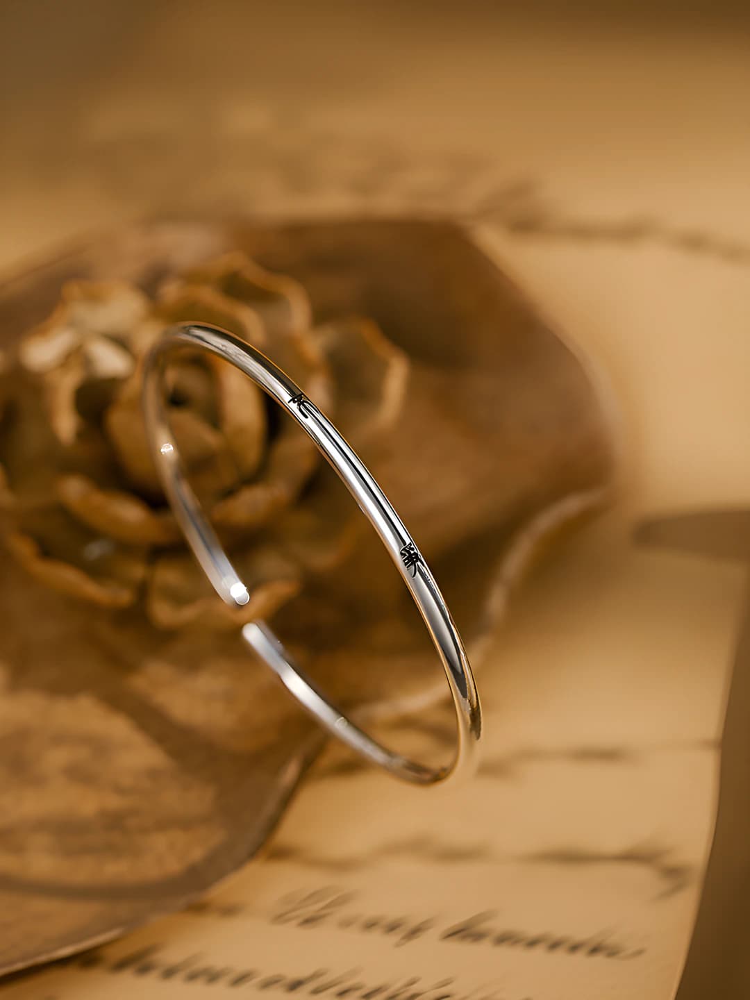 Non-contention, polished silver