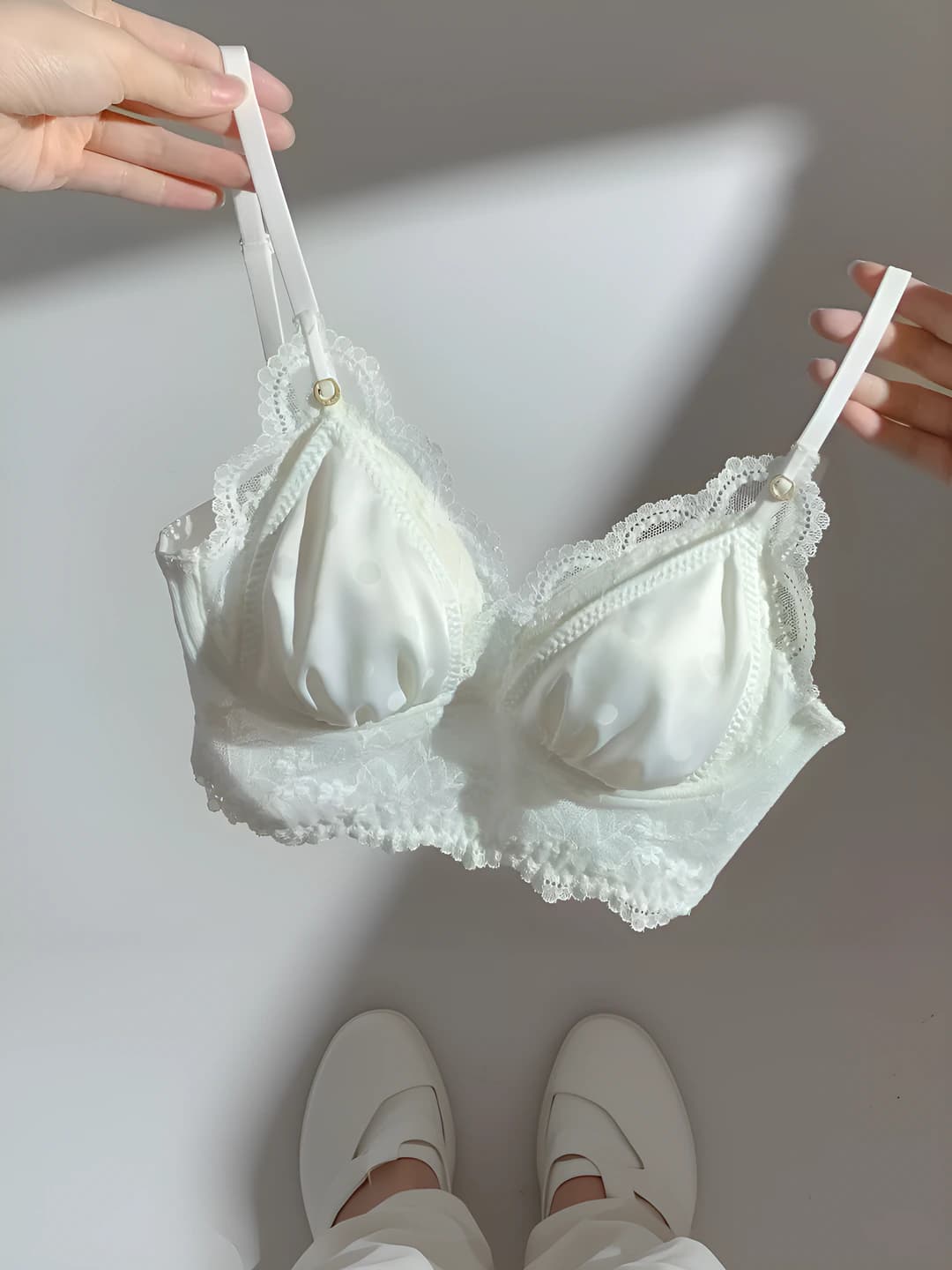 Women's lace wireless triangle-cup bra, white, slimming, french style