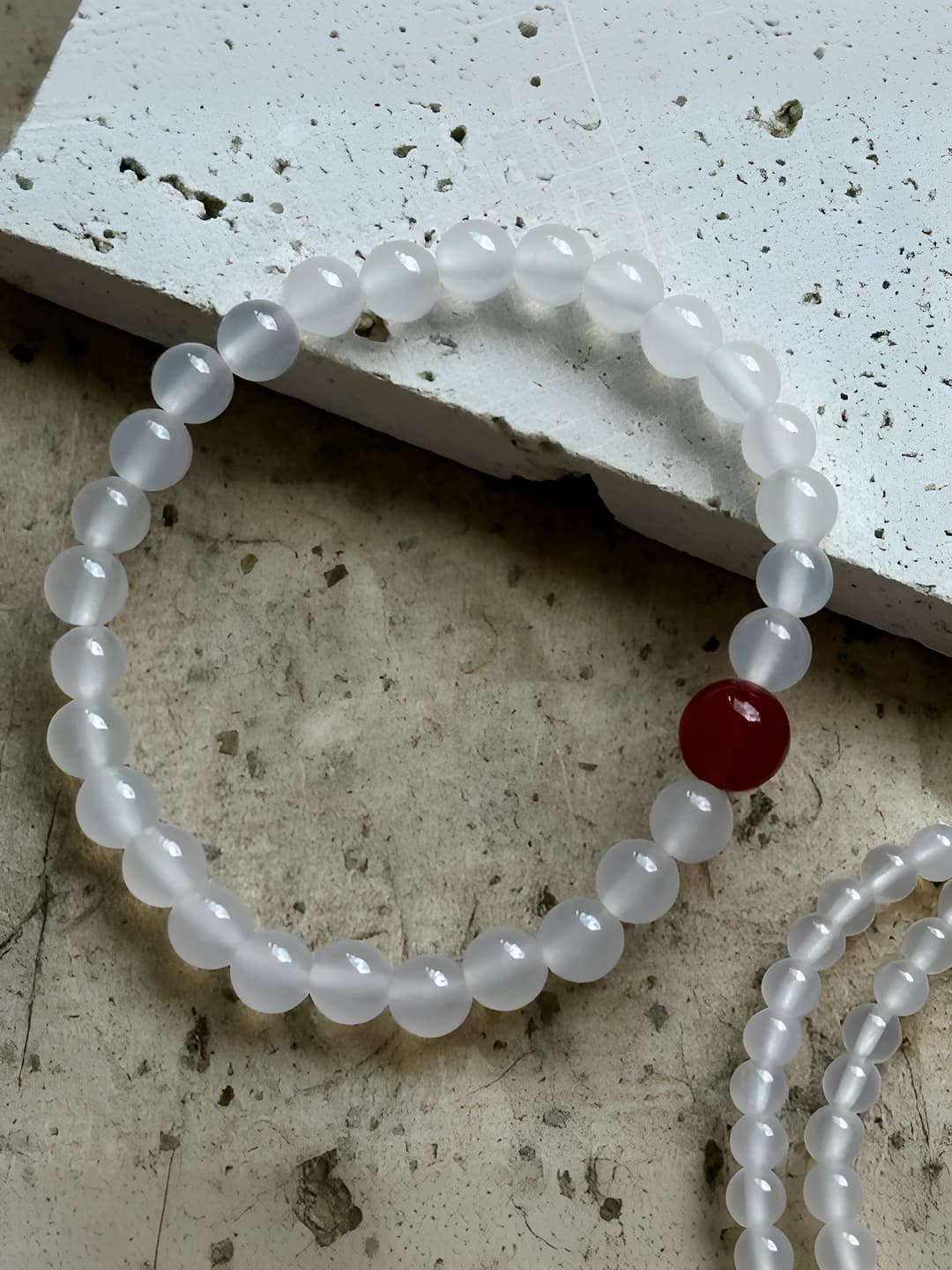 Single strand bracelet