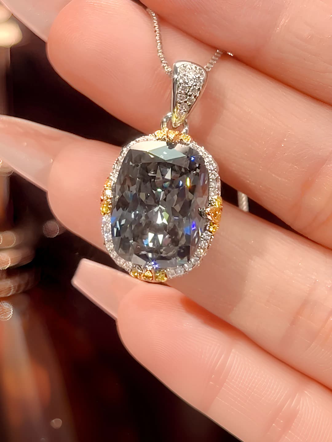 Black-grey pendant, box chain