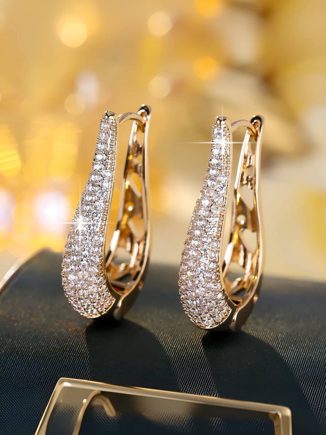 Women's U-shaped zircon earrings, gold-plated, geometric design element, light luxury style