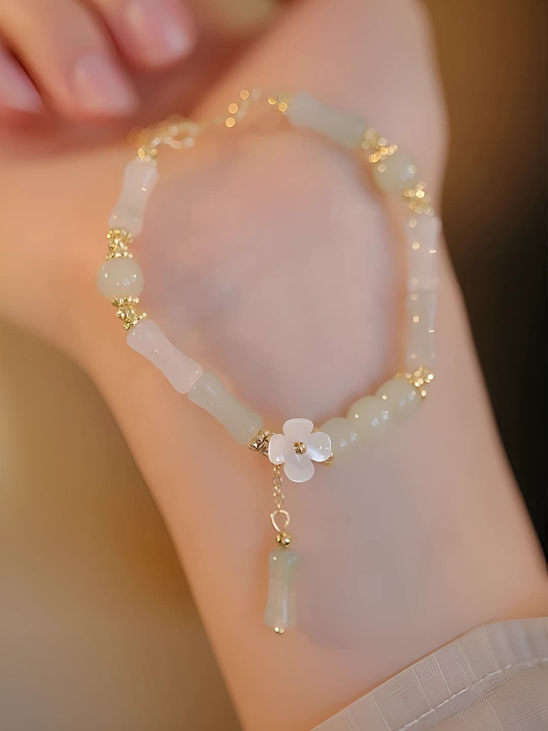 Retro women's bracelet in Chinese style with bamboo nodes and floral pattern