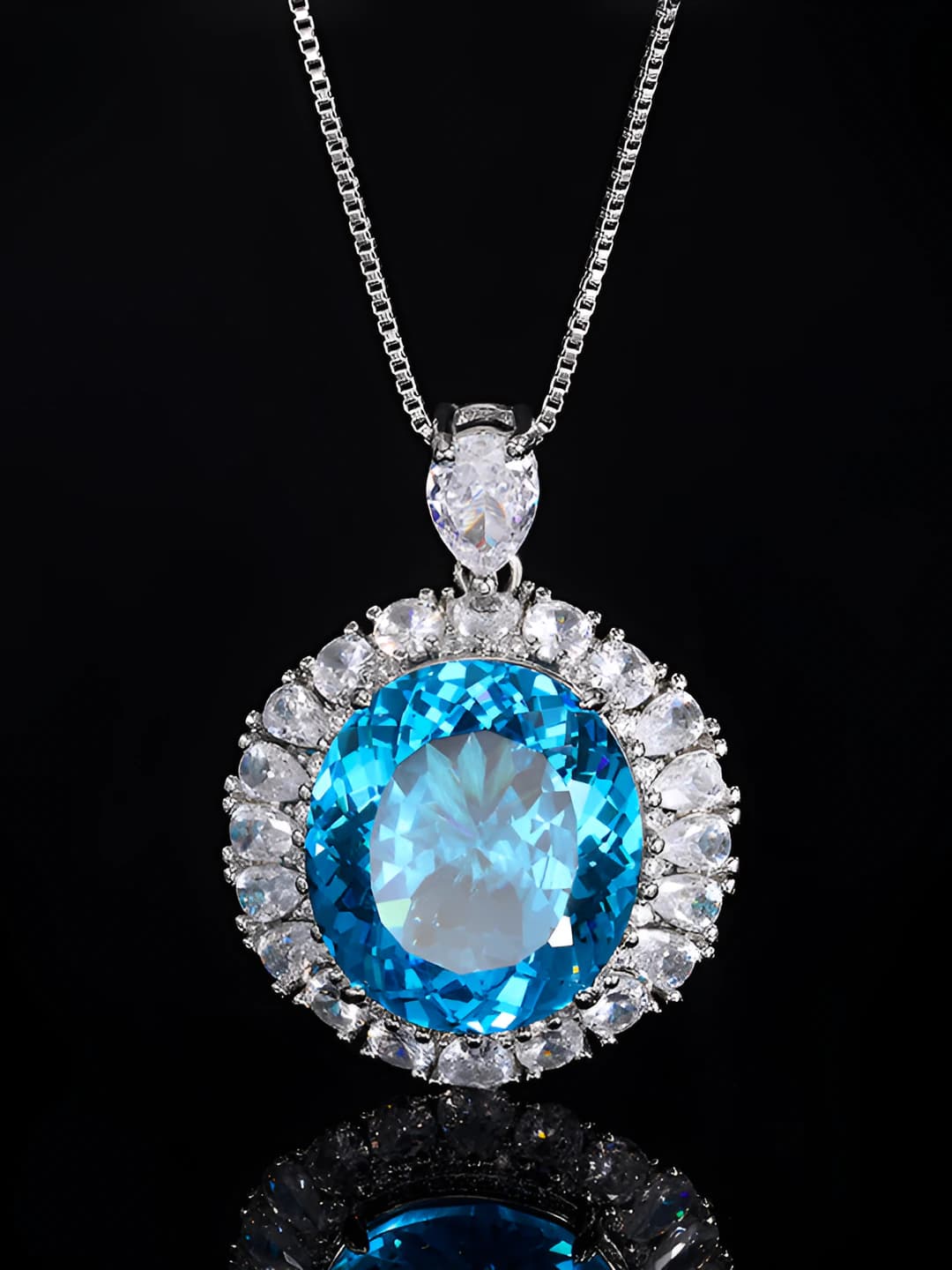 Bird's nest cut, aquamarine, chain