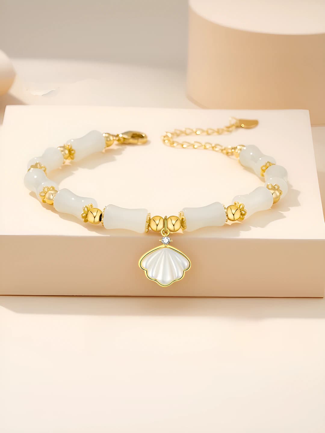 Women's glass and lyubri bracelet with bamboo pattern style