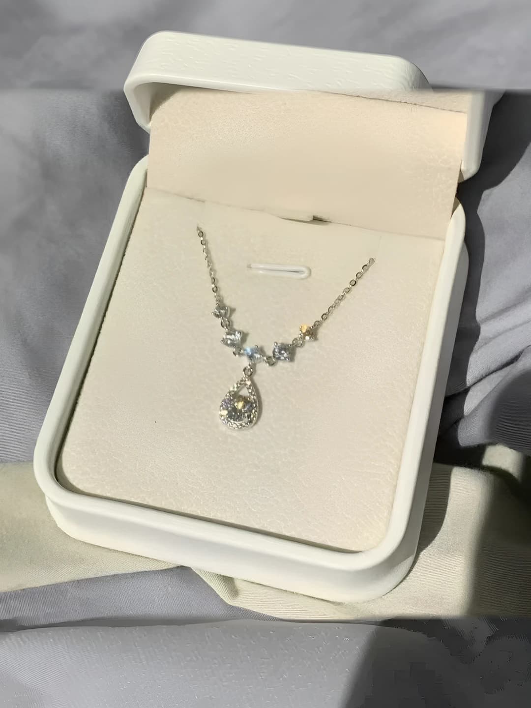 L097 Mermaid's tear necklace