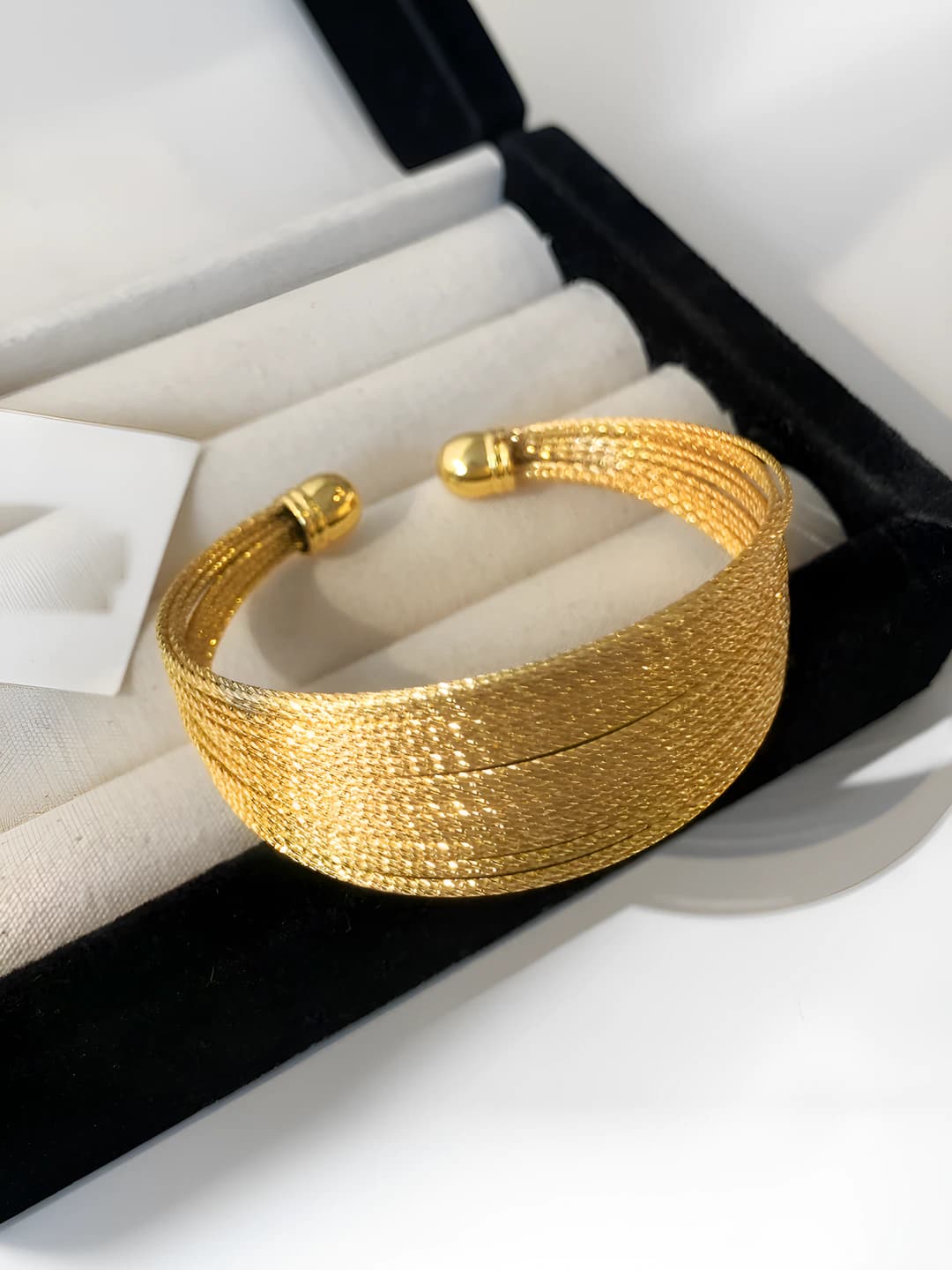 D-296 Gold bracelet