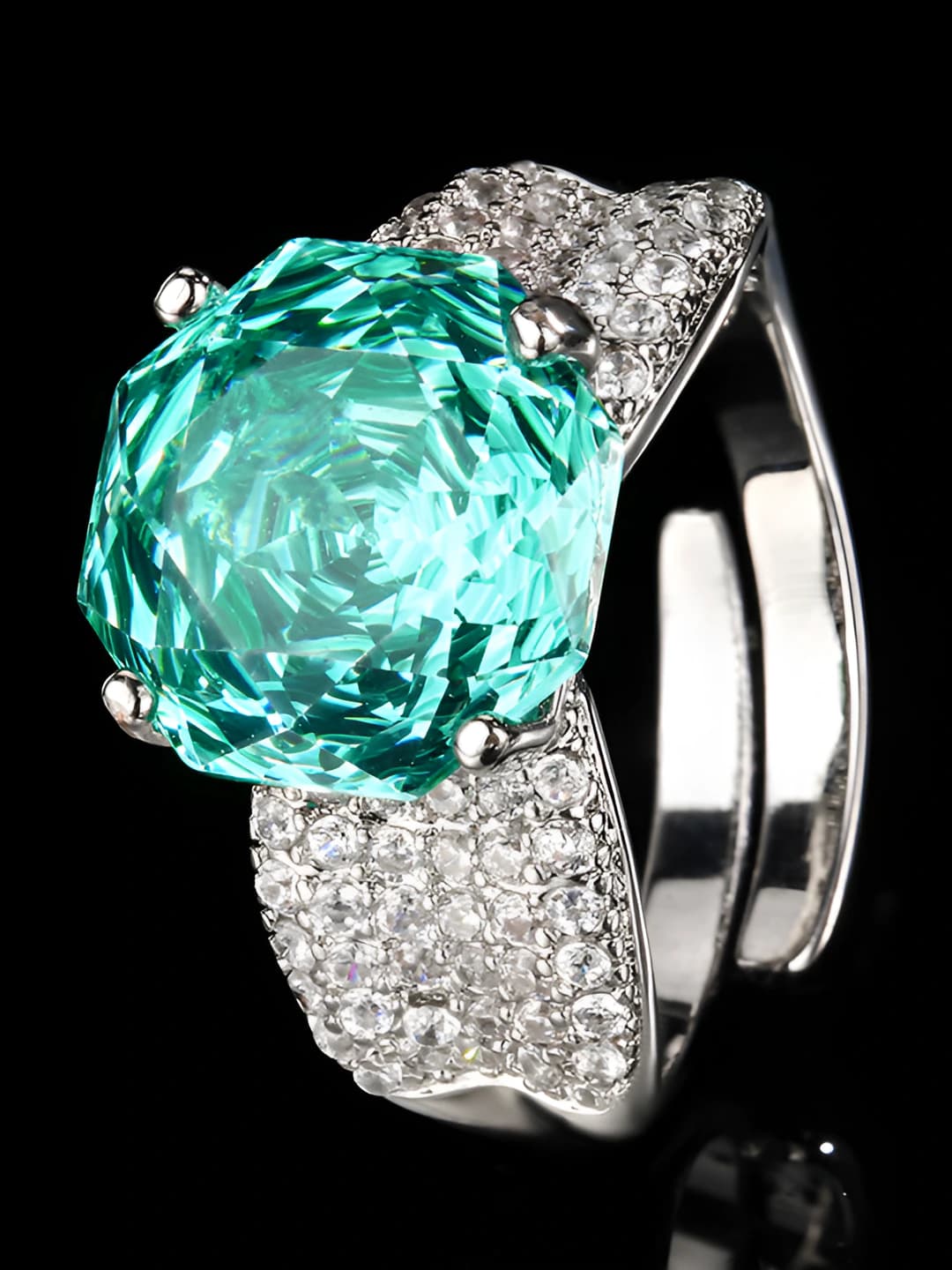 Кольцо с Paraiba зелёным в огранке Millennium