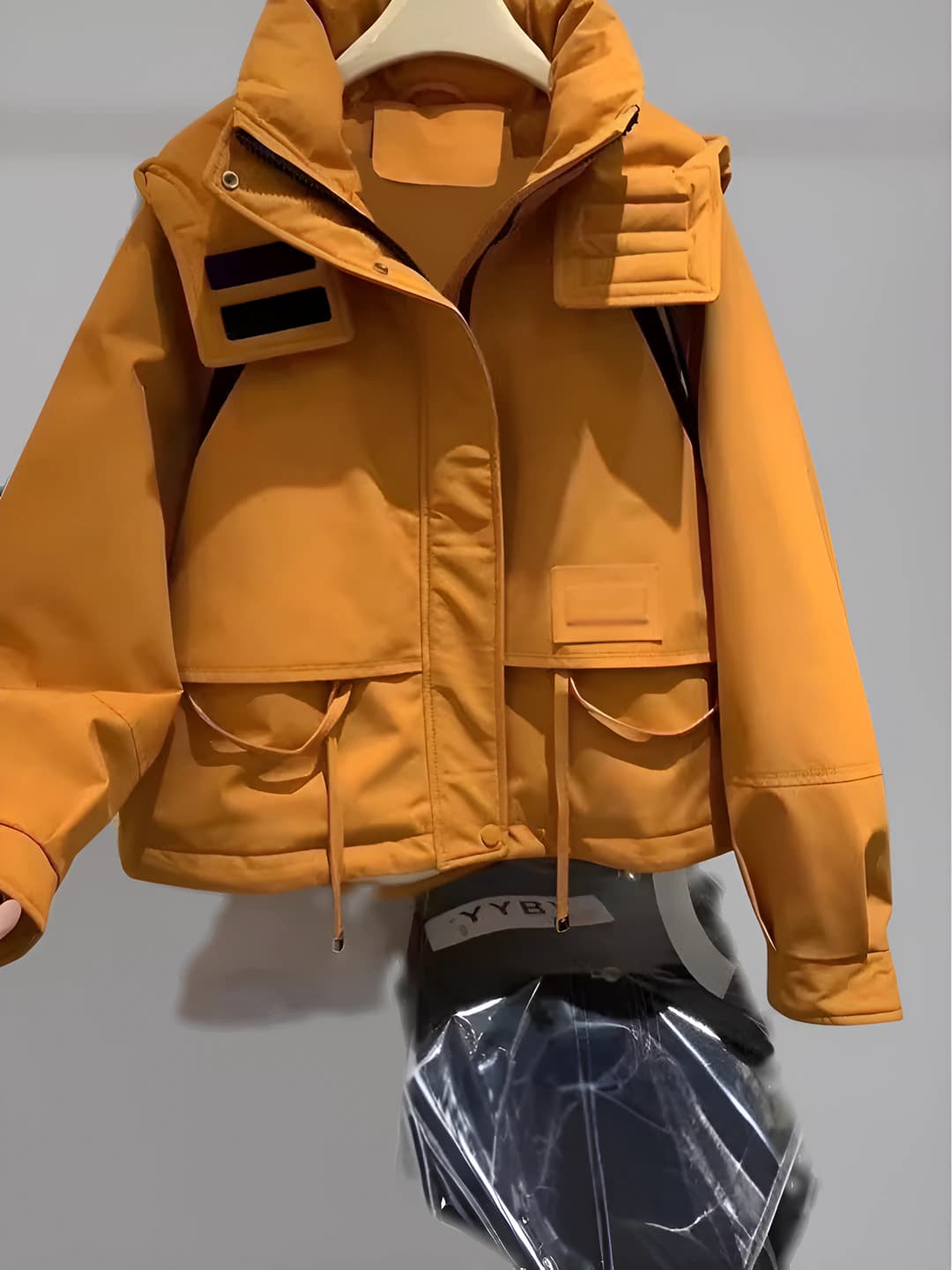 Women's 2026 winter padded jacket in Korean style, loose fit, cropped, zip closure, solid colour, down-alternative fill