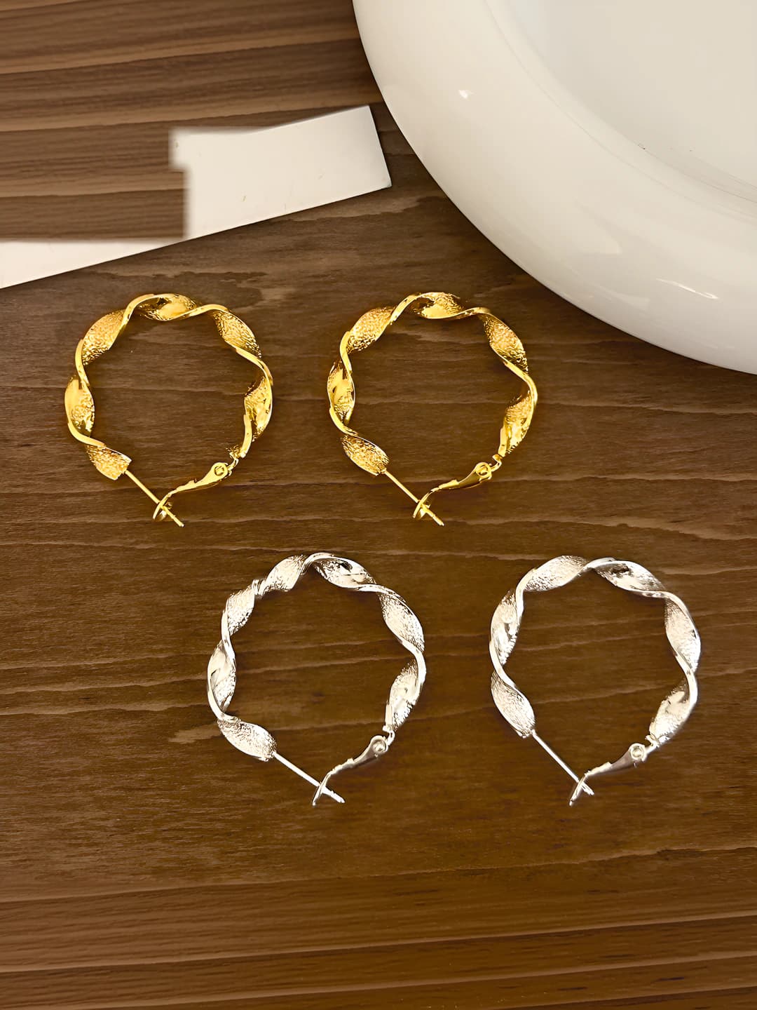 Women's twisted geometric hoop earrings with 18k thick silver plating, made of copper