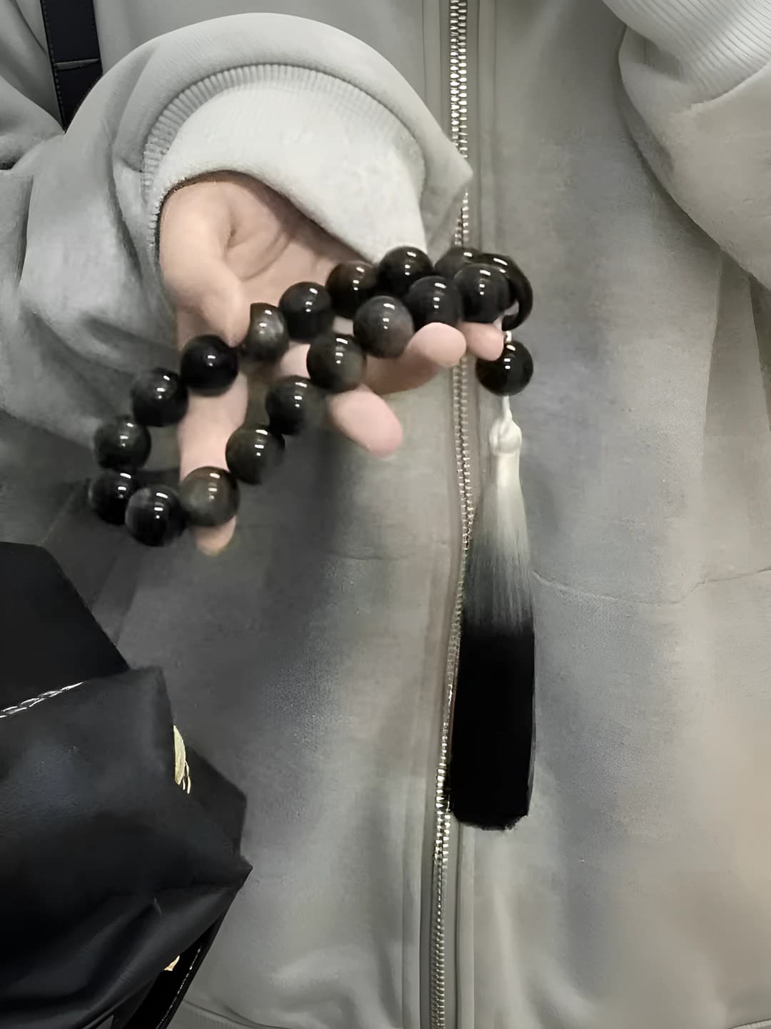 Чёрный кистевой держатель