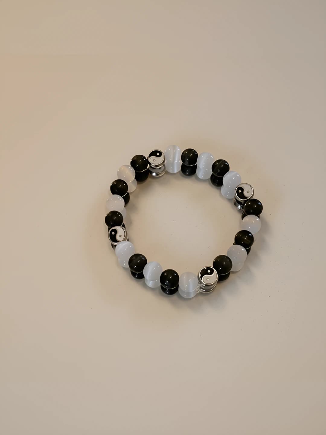 M140 Black white Taiji beads