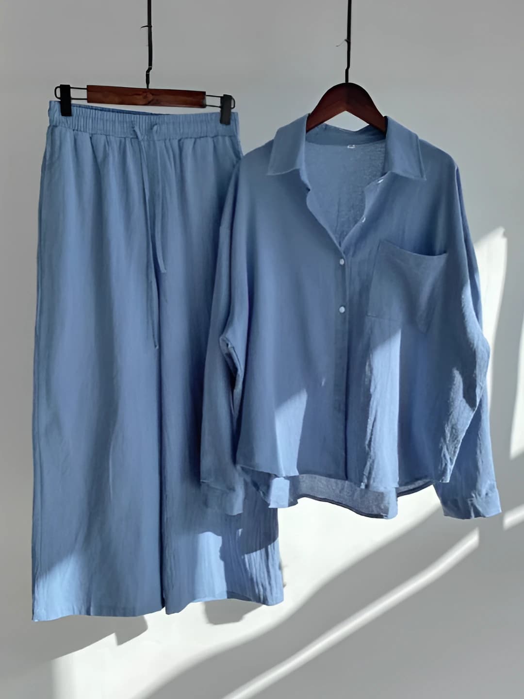 Ayollar uchun katta o'lchamli bahor retro bo'sh (oversize) uzun yengli ko'ylak-shirt va baland bel to'piqqacha shim to'plami