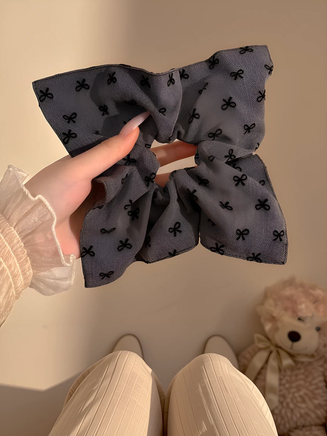 1# Grey bow square