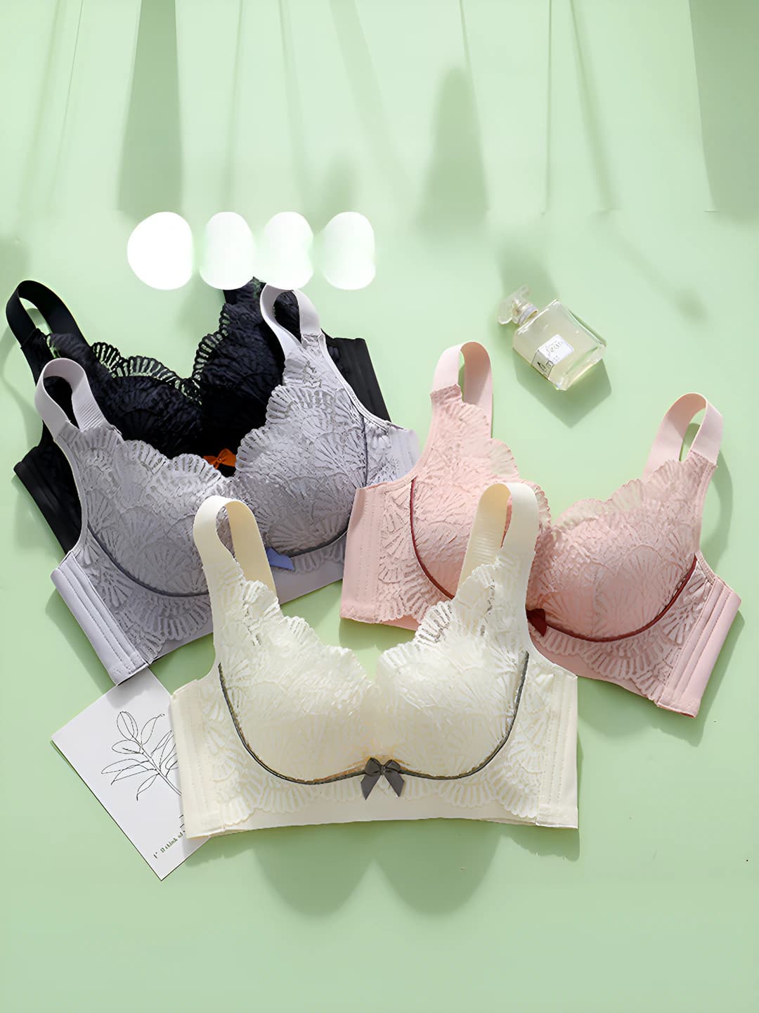 Women's lace bra: thickened cup, wire-free, side fat collection, anti-sagging, shaping, breathable
