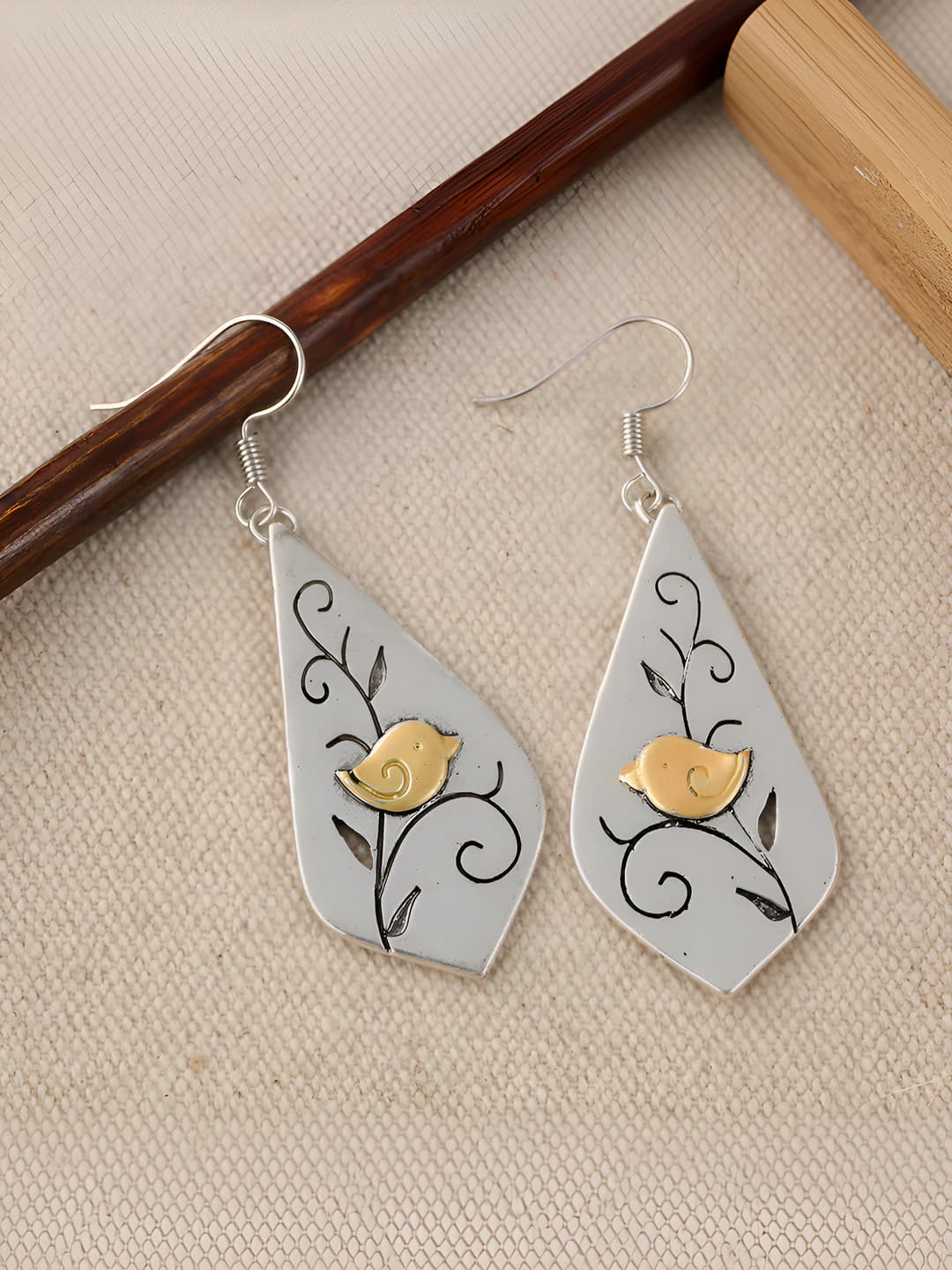 Women's modern minimalist spring drop earrings