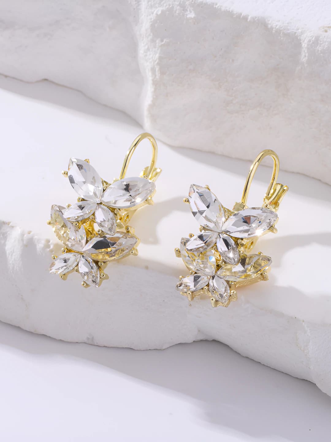 Women's butterfly design element, rhinestone, Korean style, gold color, light luxury style, fashion, zinc alloy ear studs
