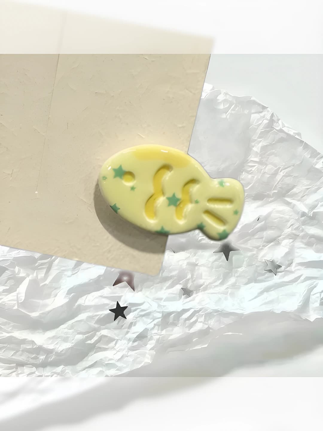 Print cream yellow grape fish clip, 3.2 cm