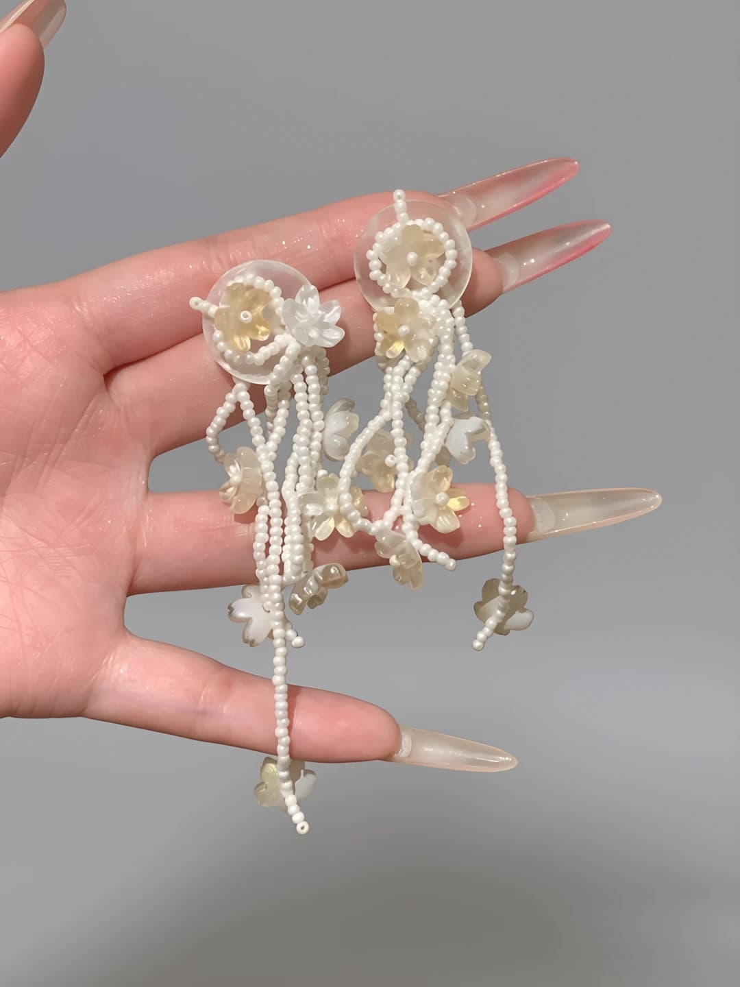Серебряная игла - белый