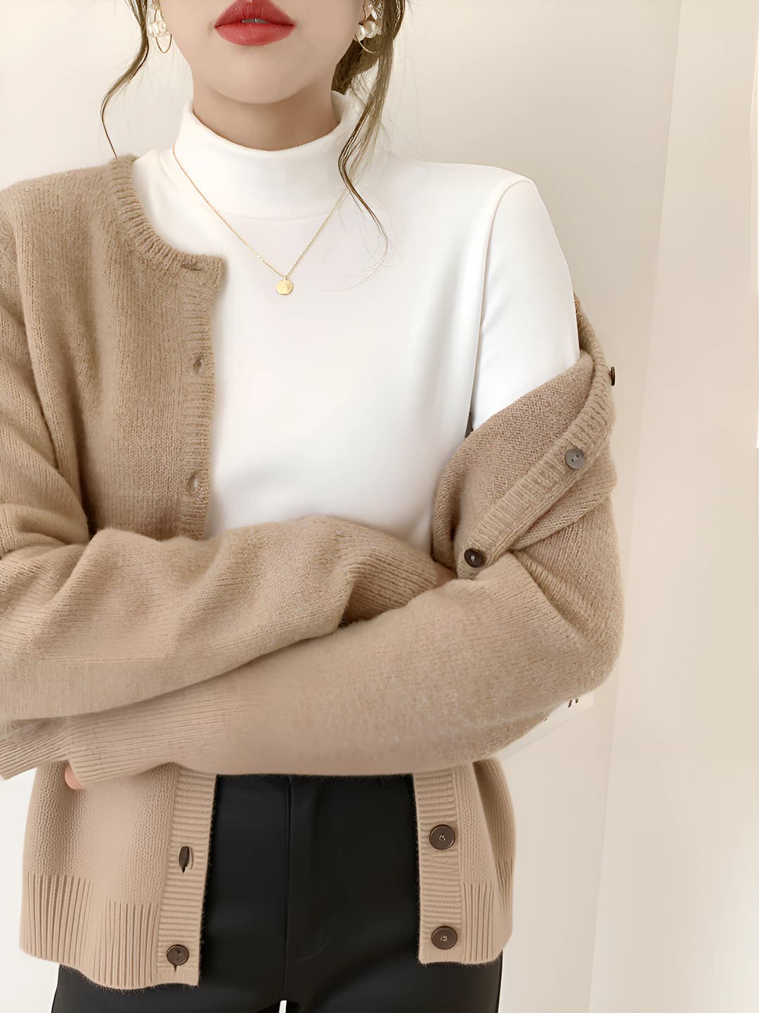 Derlon mock neck white