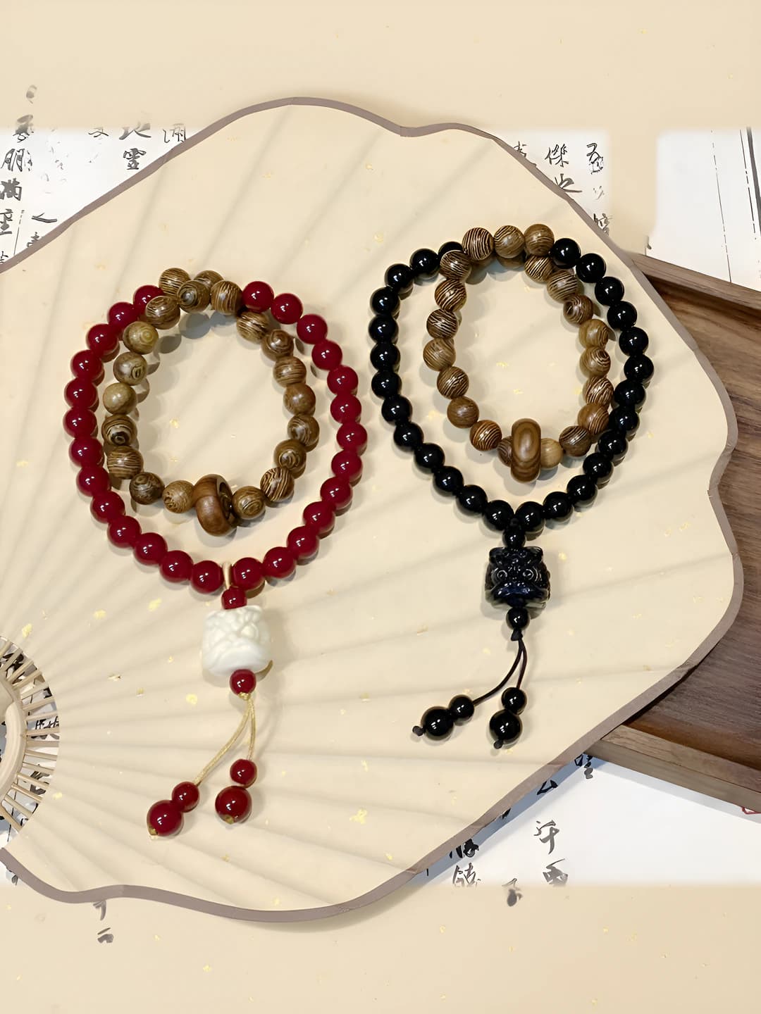 Unisex Chinese style lion dance pattern wood and glass bead double circle bracelet