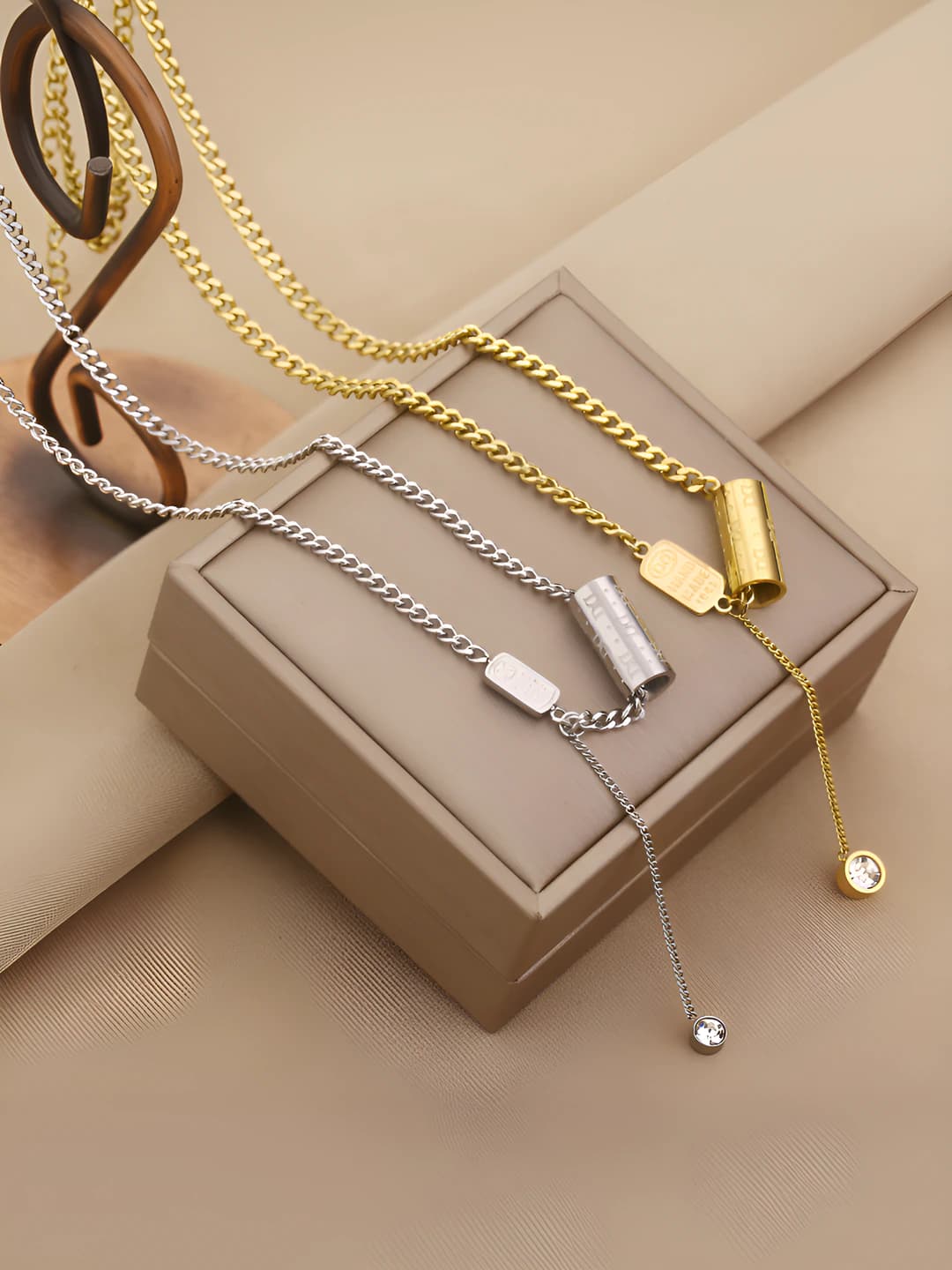 Women's titanium steel chain necklace with pendant, non-fading, design element: gold toad, lucky cat, fu character, style: fashion OL