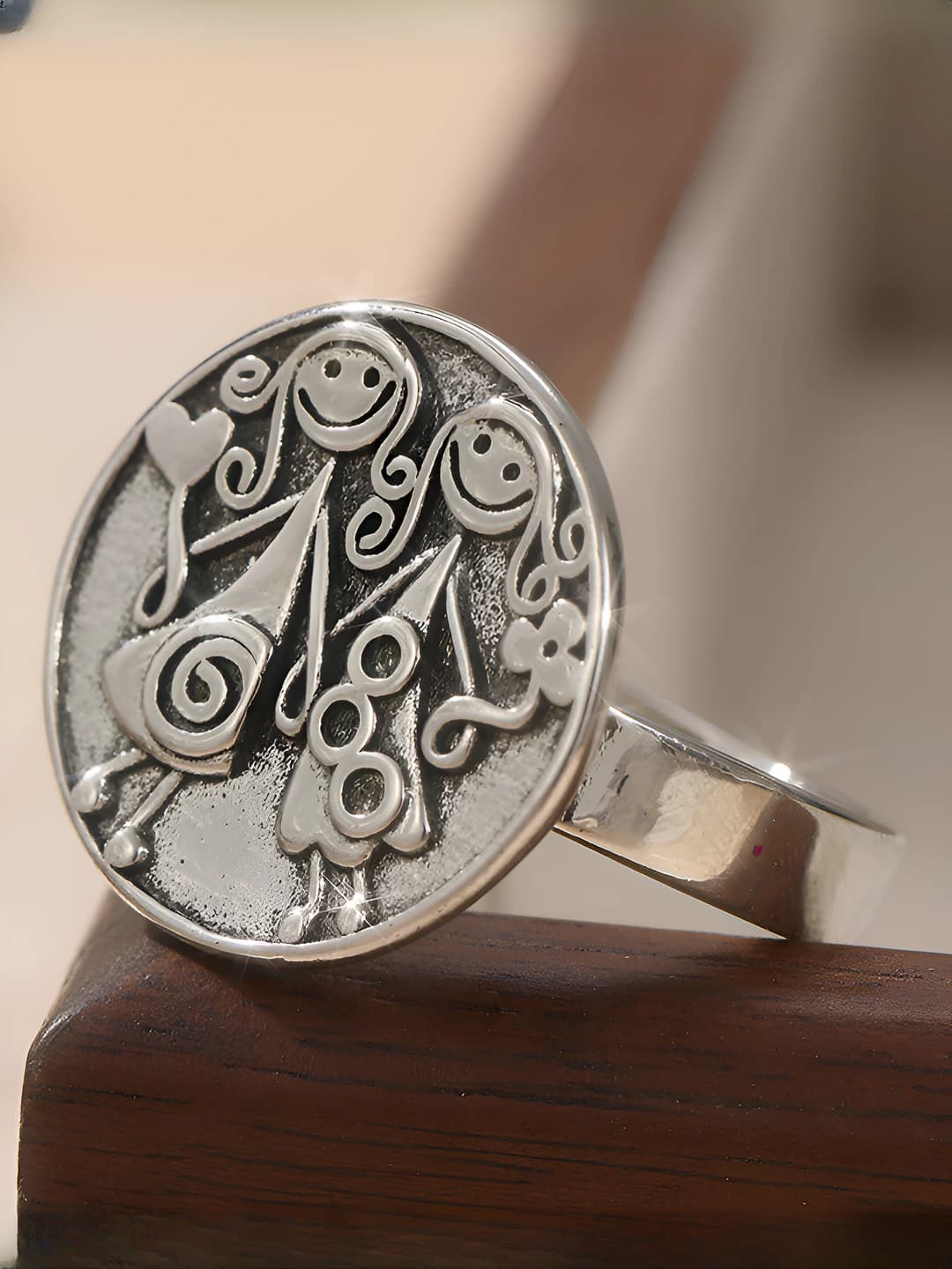 Men's retro copper signet ring, heart shape, office fashion design element