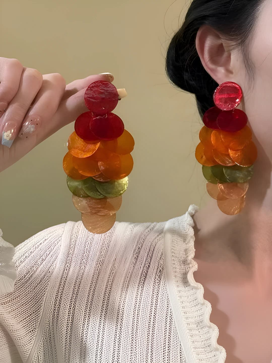 Цветные серьги с ракушкой