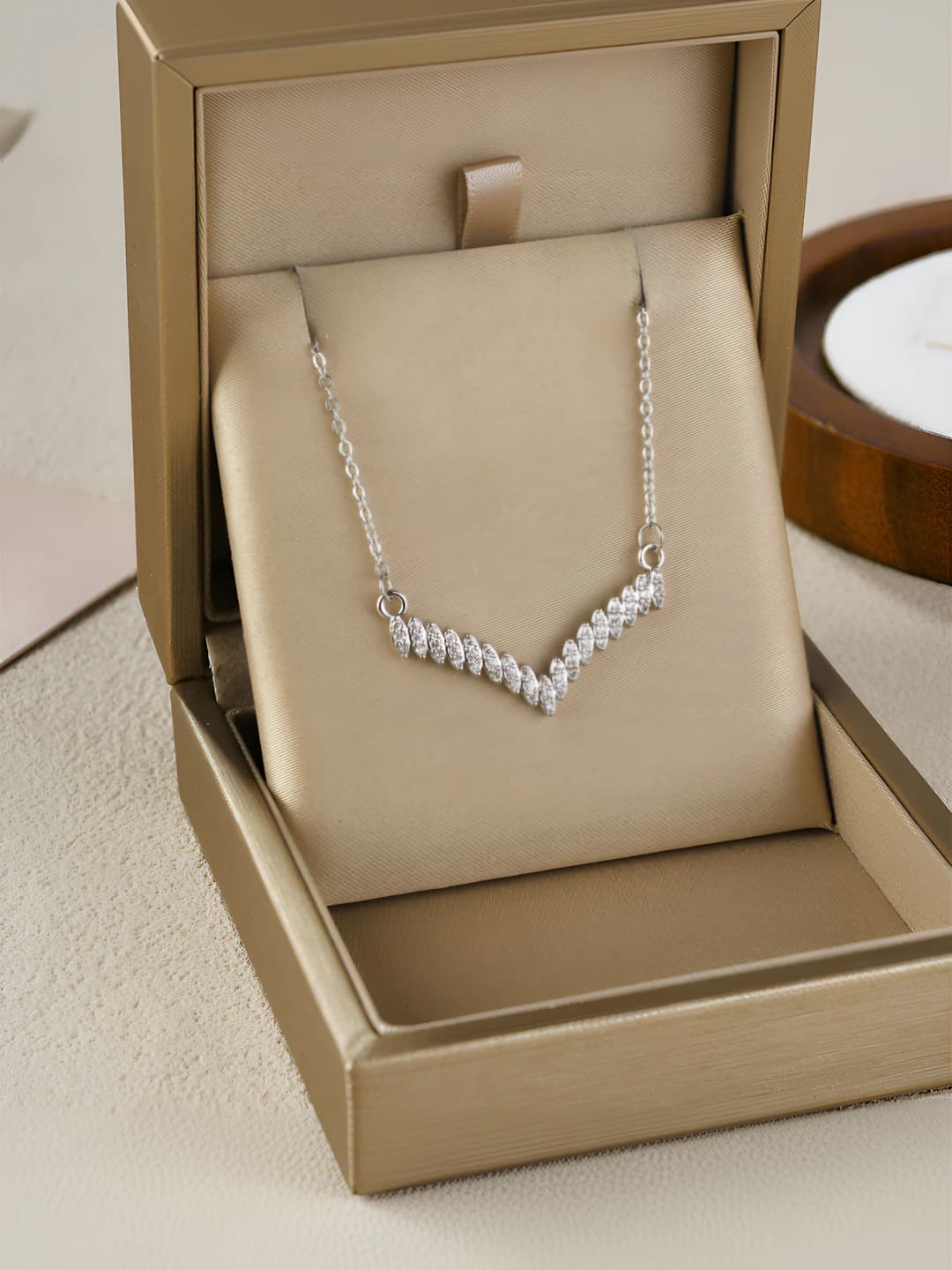 9032-Silver large V