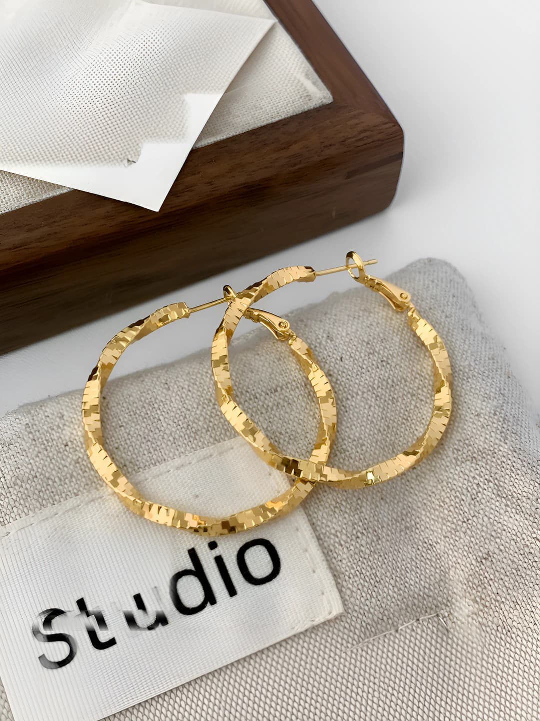 4cm gold earrings