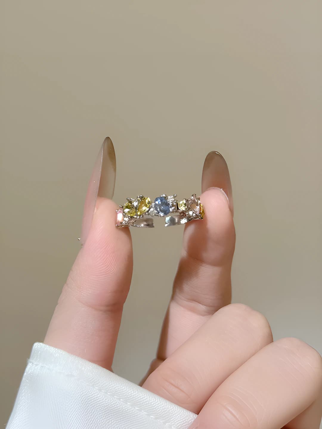 Multicolour diamond geometric ring