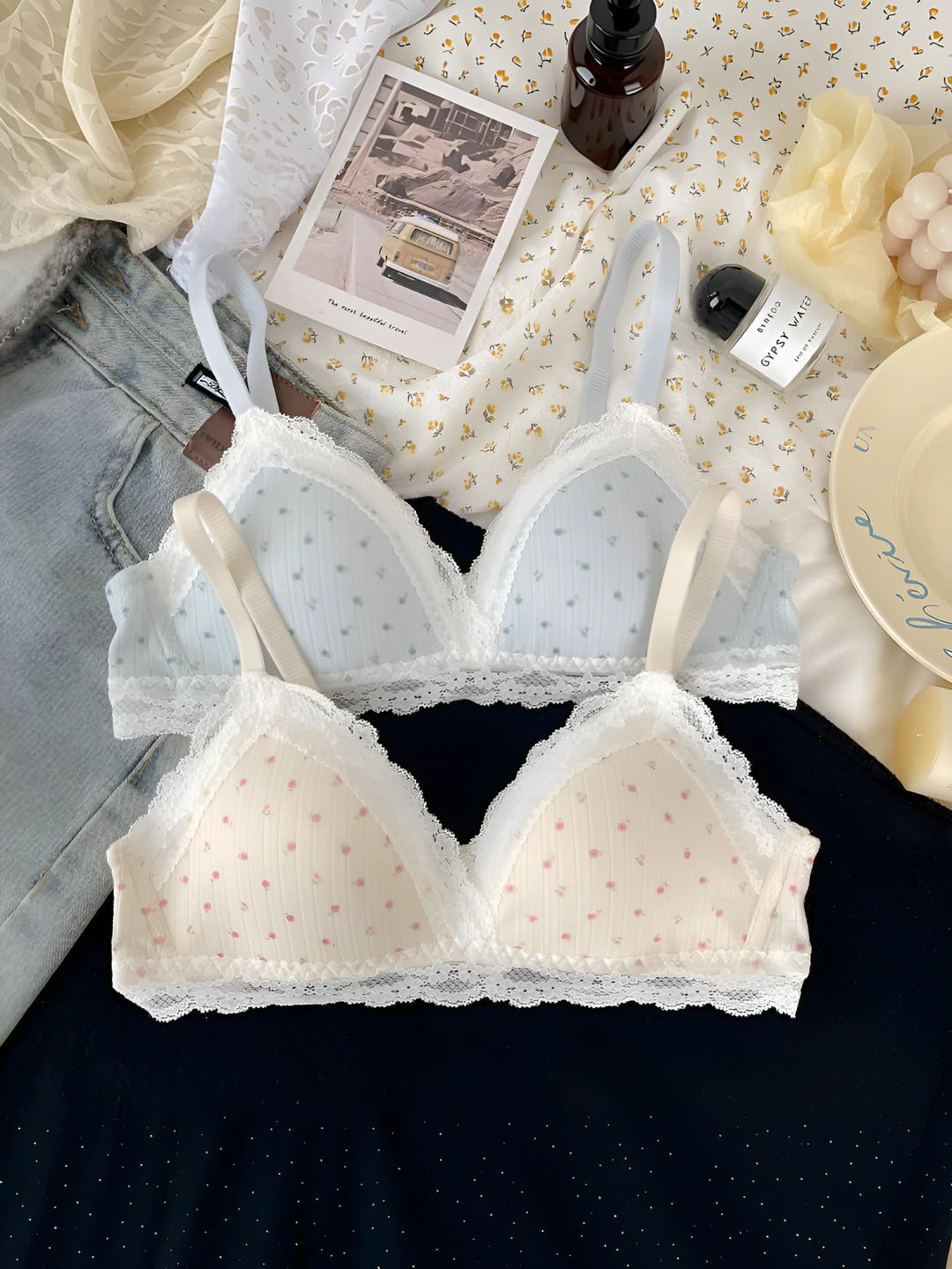 Women's lace-trimmed, breathable, all-season, push-up and side-slimming, medium-cup, wire-free, 3-row back closure, simple cut, sweet floral style bra