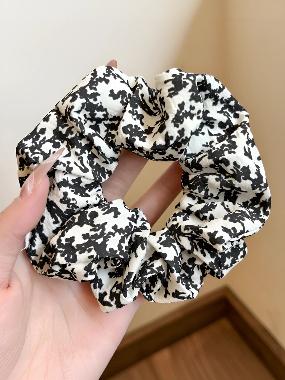 Black, floral, 10 cm
