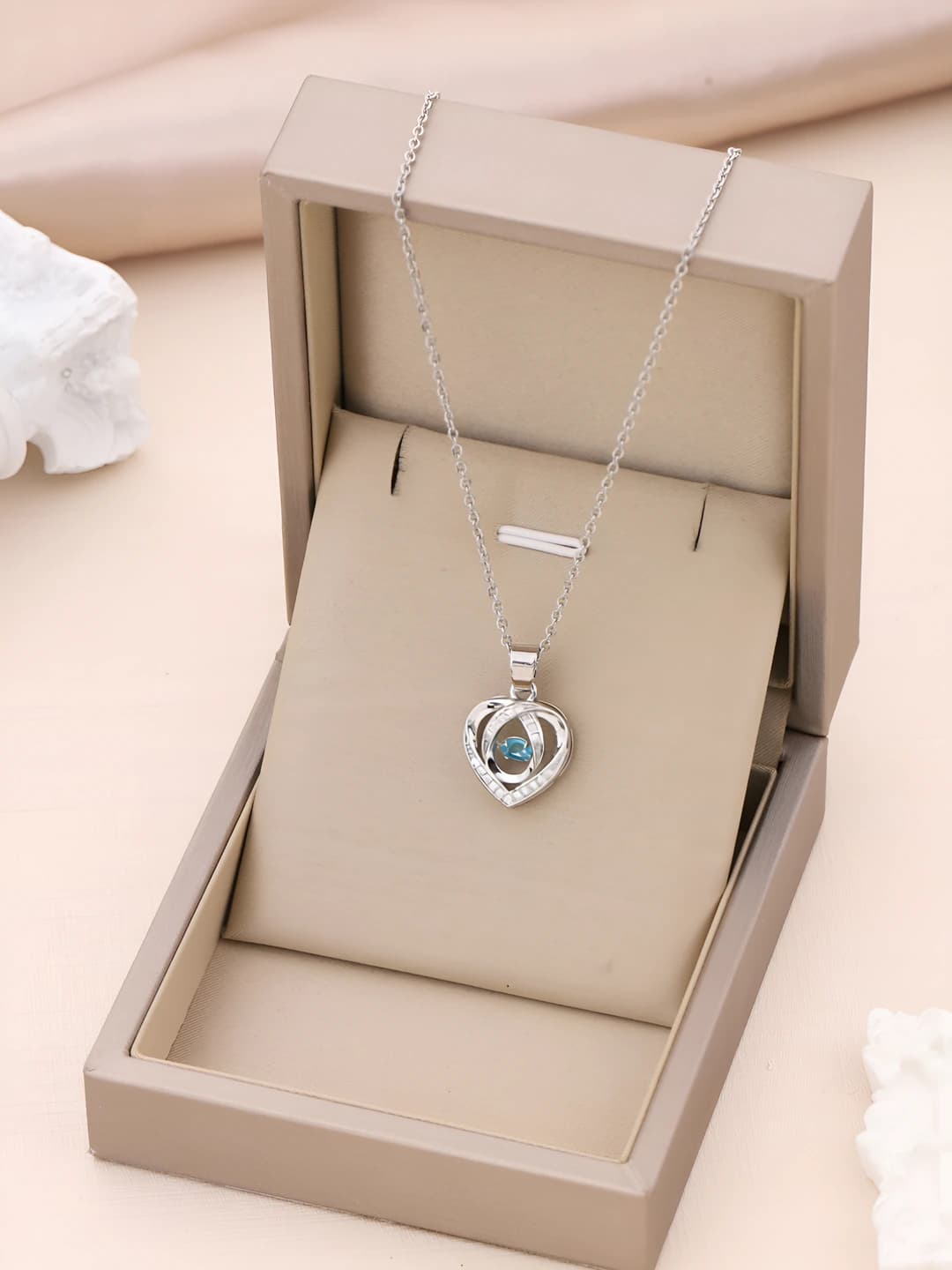 9165-Silver blue diamond