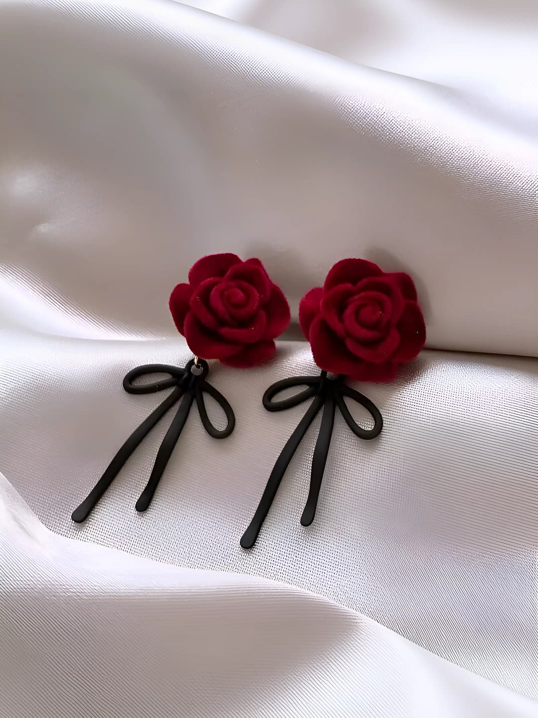 Women's retro style flower and bow earrings