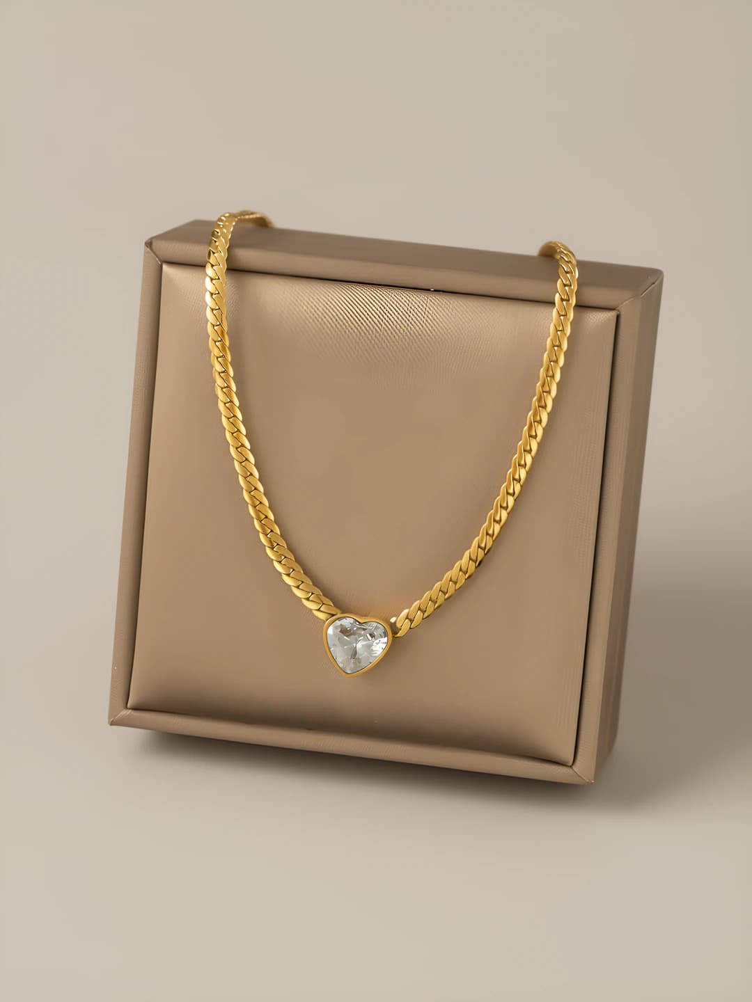 White diamond heart, gold